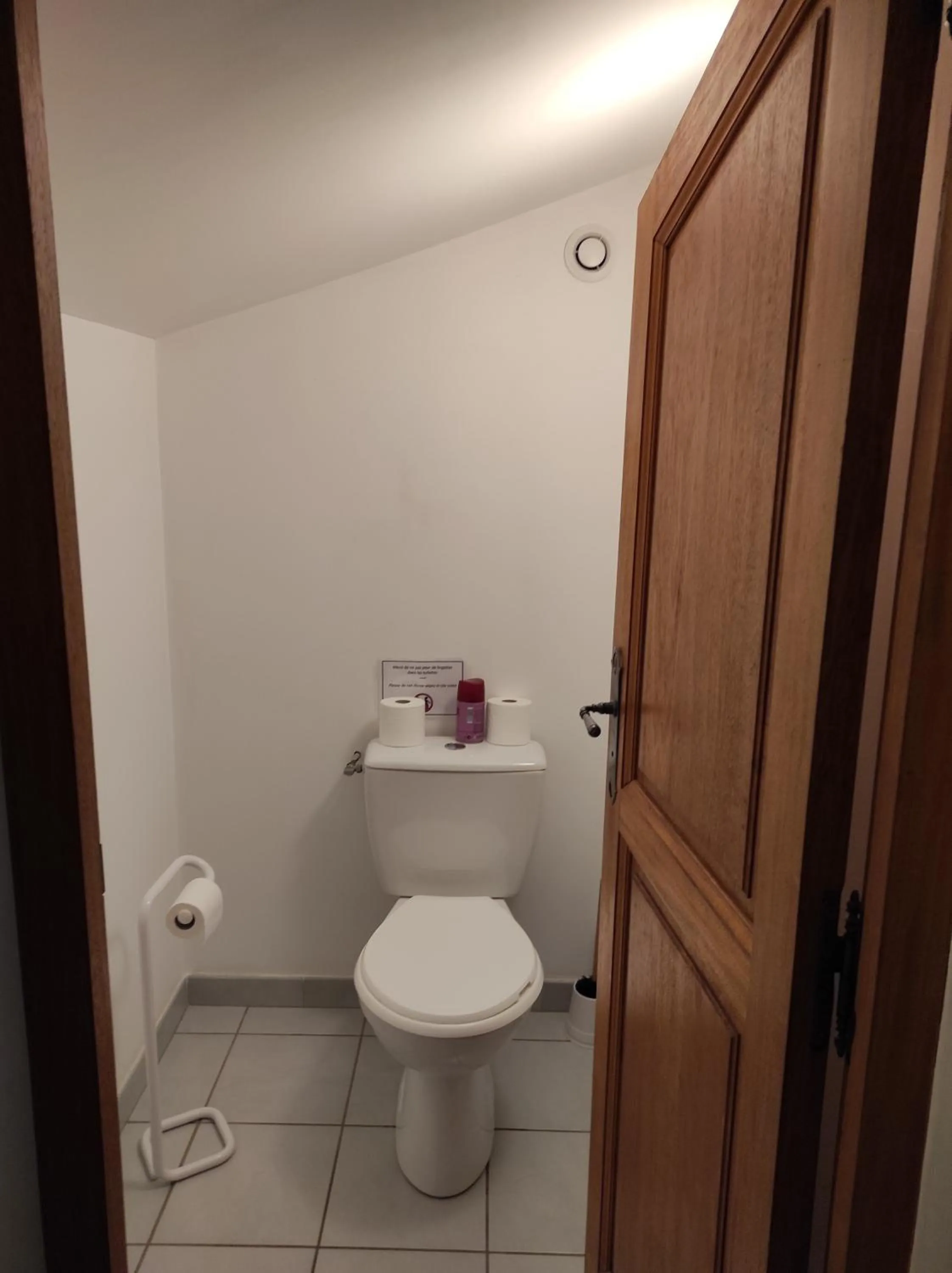 Toilet in Logis Hôtel Restaurant Gîte La Bastide du Vébron