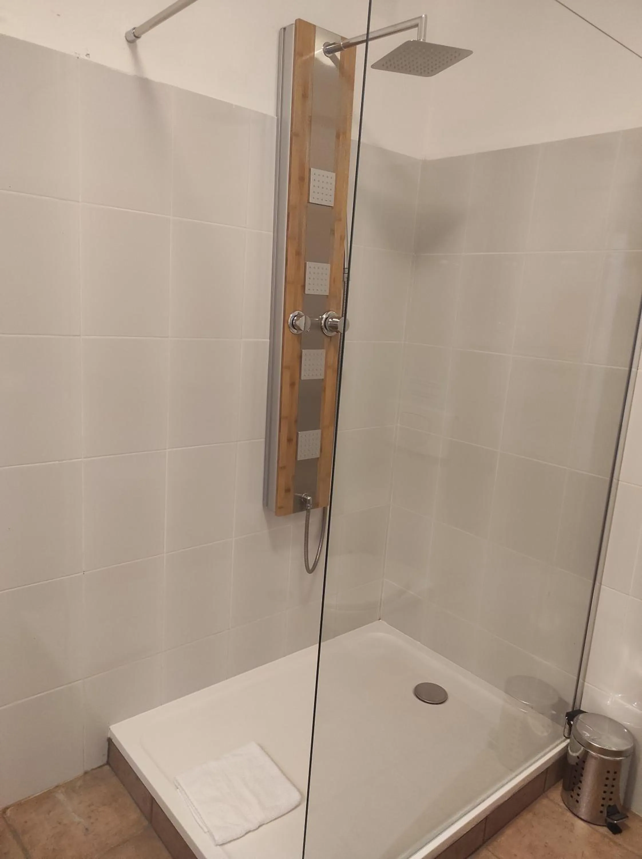 Bathroom in Logis Hôtel Restaurant Gîte La Bastide du Vébron