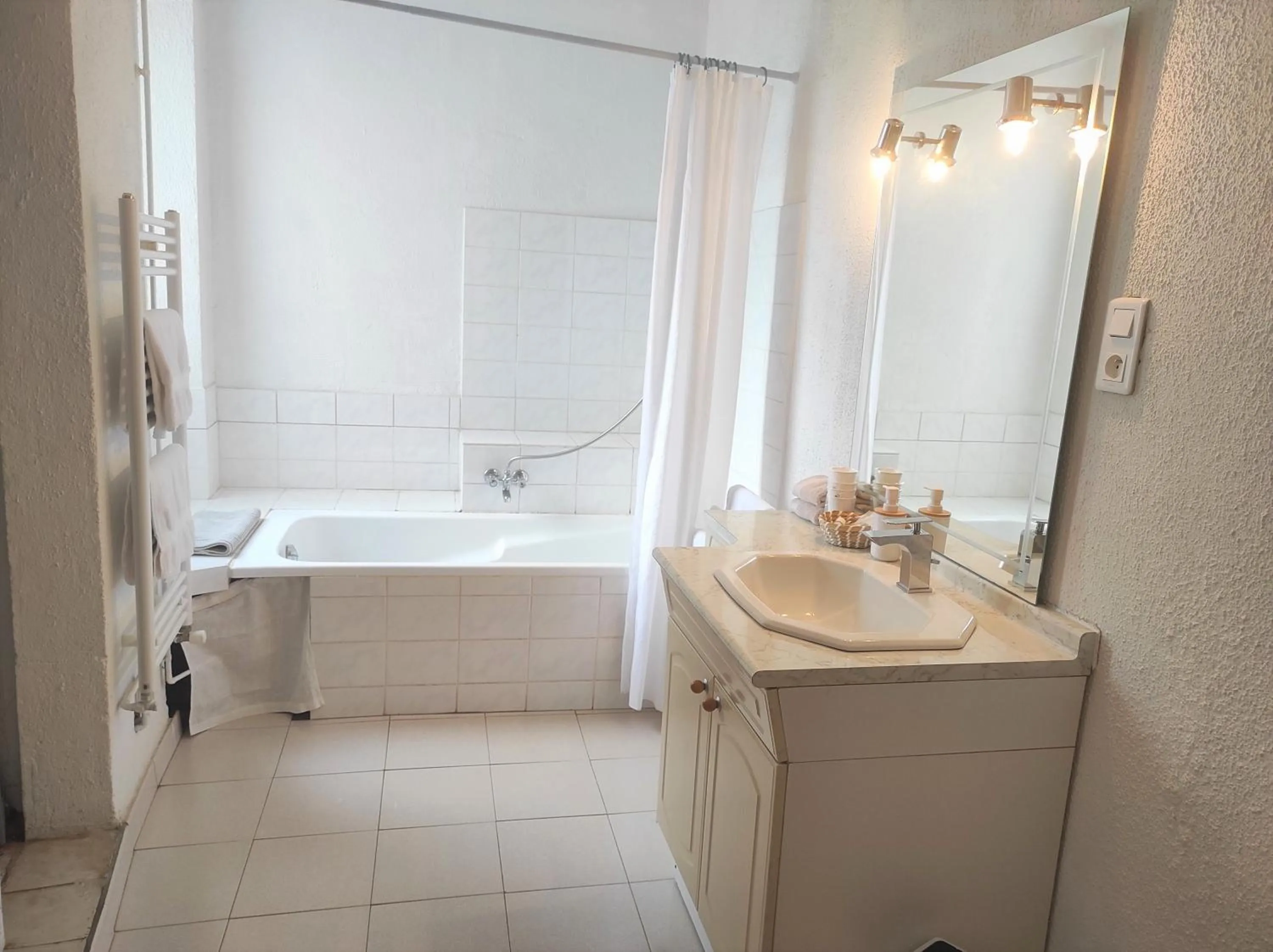 Bathroom in Logis Hôtel Restaurant Gîte La Bastide du Vébron