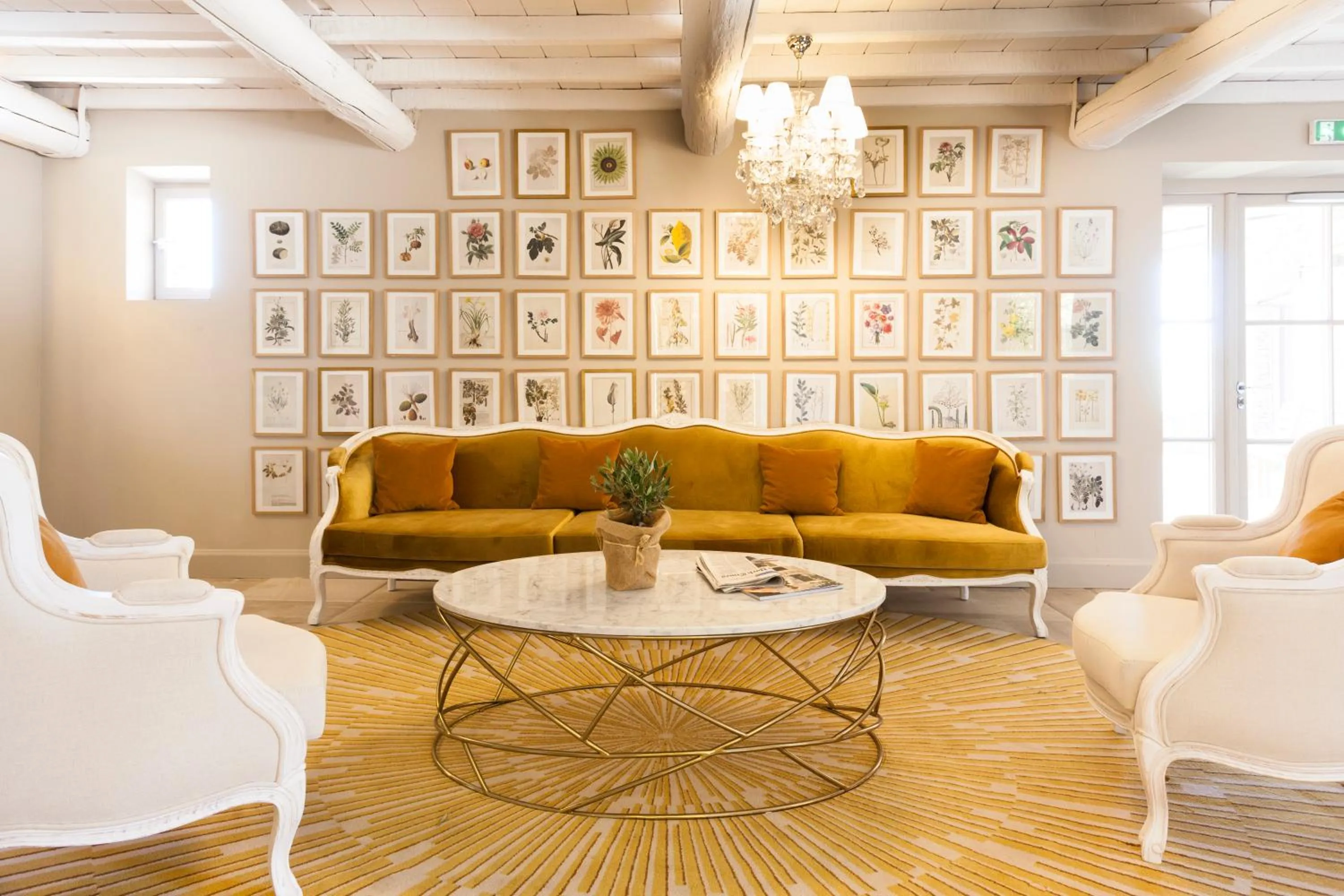 Living room in Mas des Herbes Blanches Hôtel & Spa – Relais & Châteaux