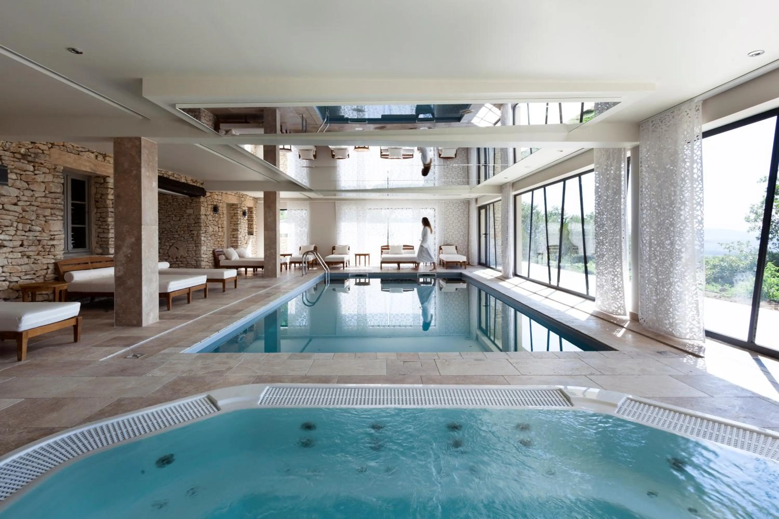 Massage in Mas des Herbes Blanches Hôtel & Spa – Relais & Châteaux