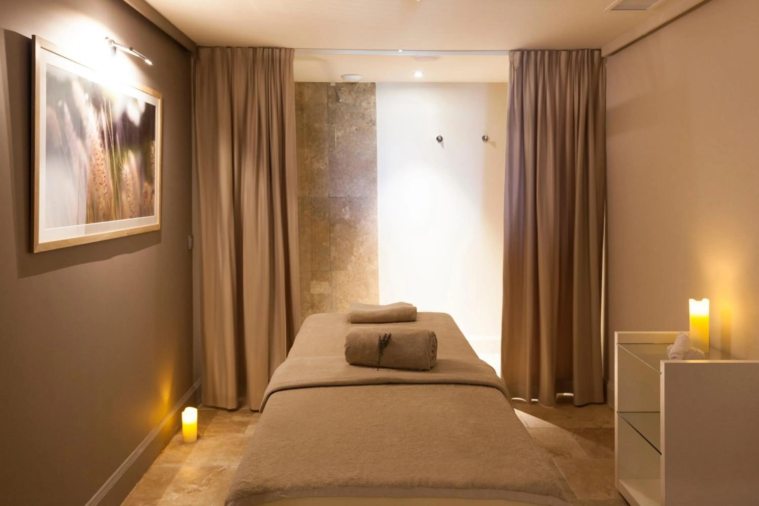 Bed in Mas des Herbes Blanches Hôtel & Spa – Relais & Châteaux