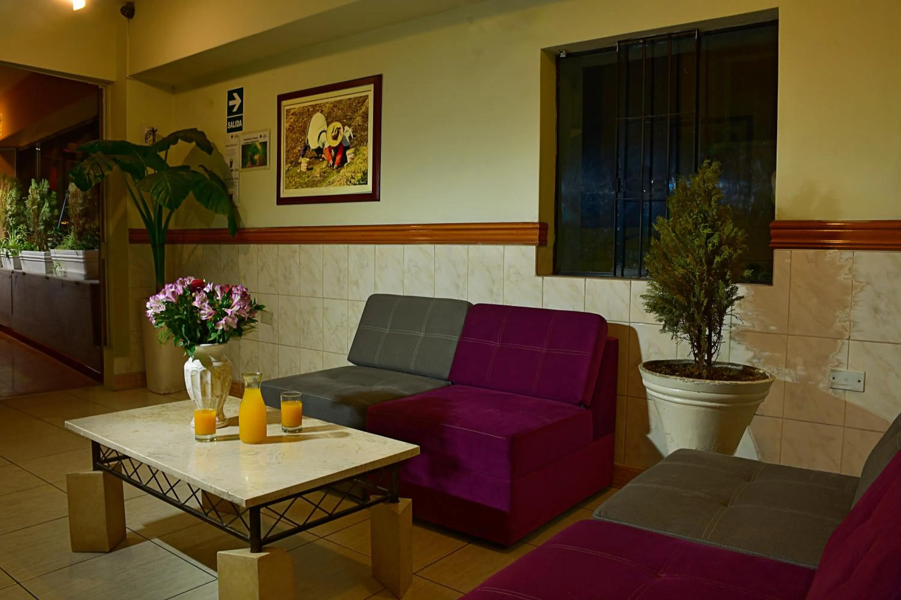 Seating area in TERRAMISTICA CENTRO BY Casa Consuelo