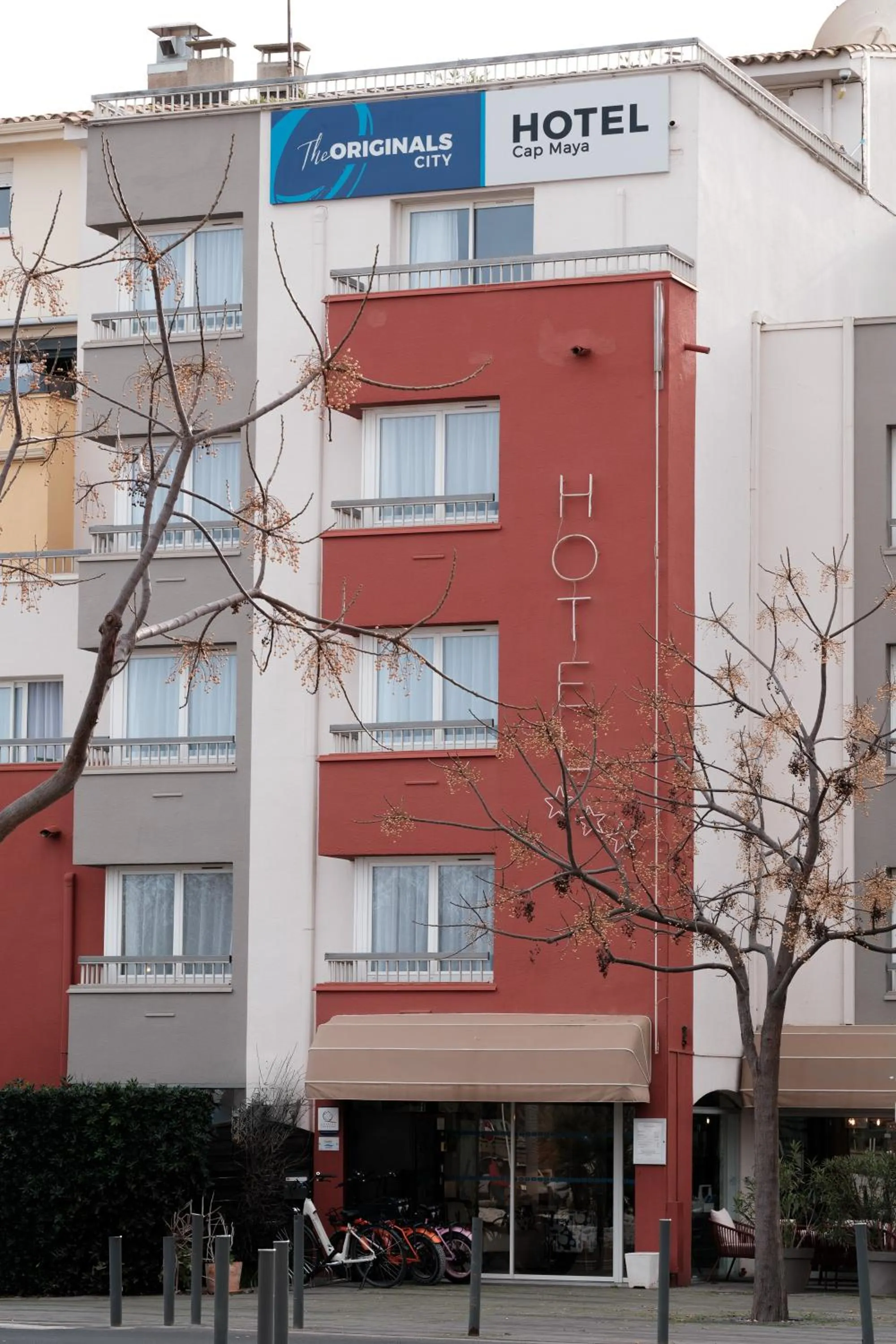 Property building in Brit Hotel Opal Centre Port