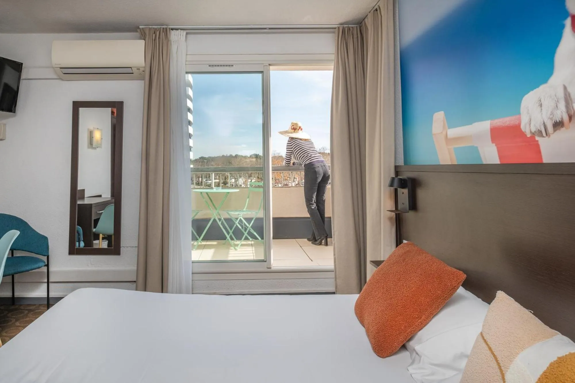 Balcony/Terrace, Bed in Brit Hotel Opal Centre Port