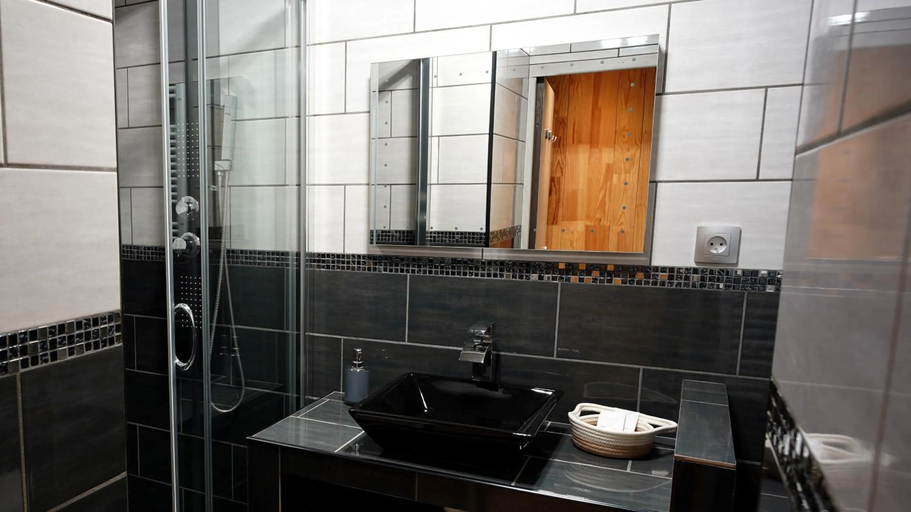 Shower in La Sapinière St Lary Soulan