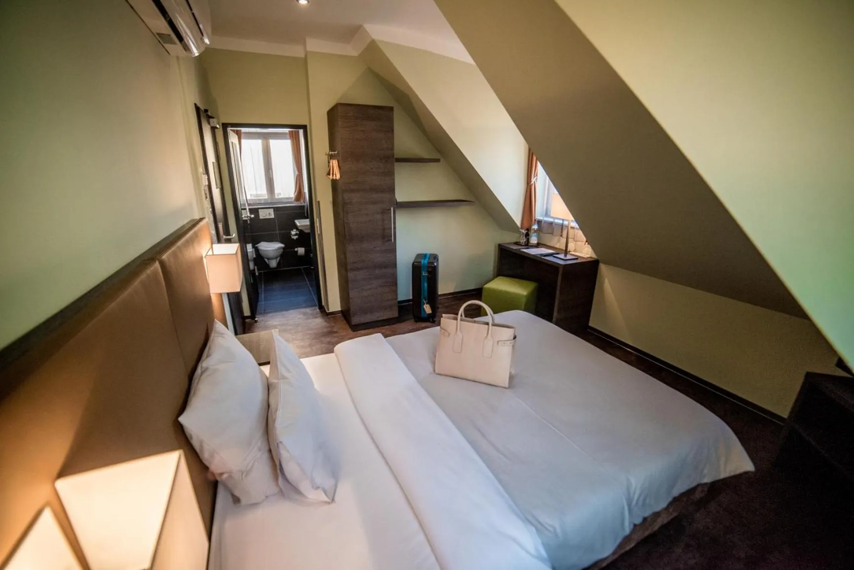 Photo of the whole room, Bed in Hotel Jakob Regensburg DownTown, Best Western Signature Collection