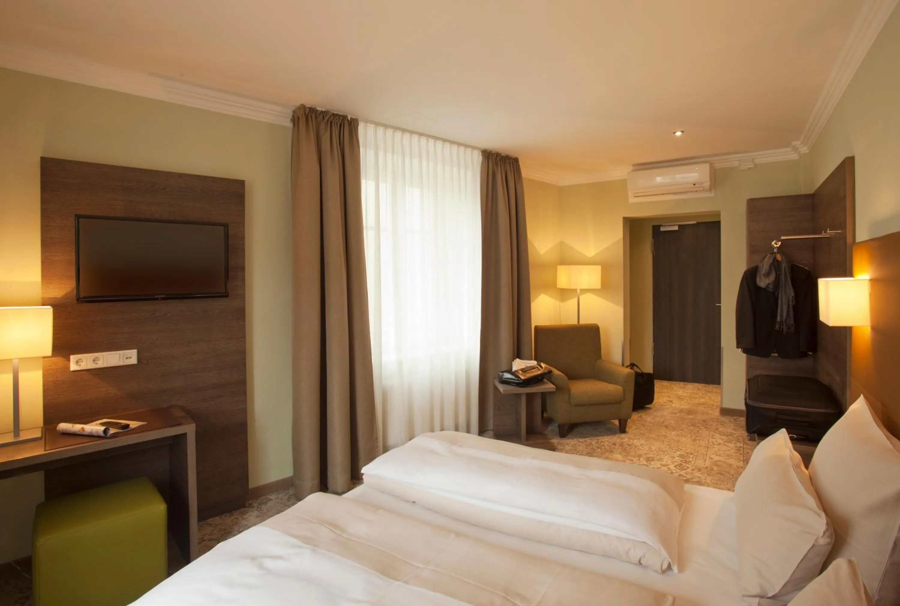 Photo of the whole room, Bed in Hotel Jakob Regensburg DownTown, Best Western Signature Collection