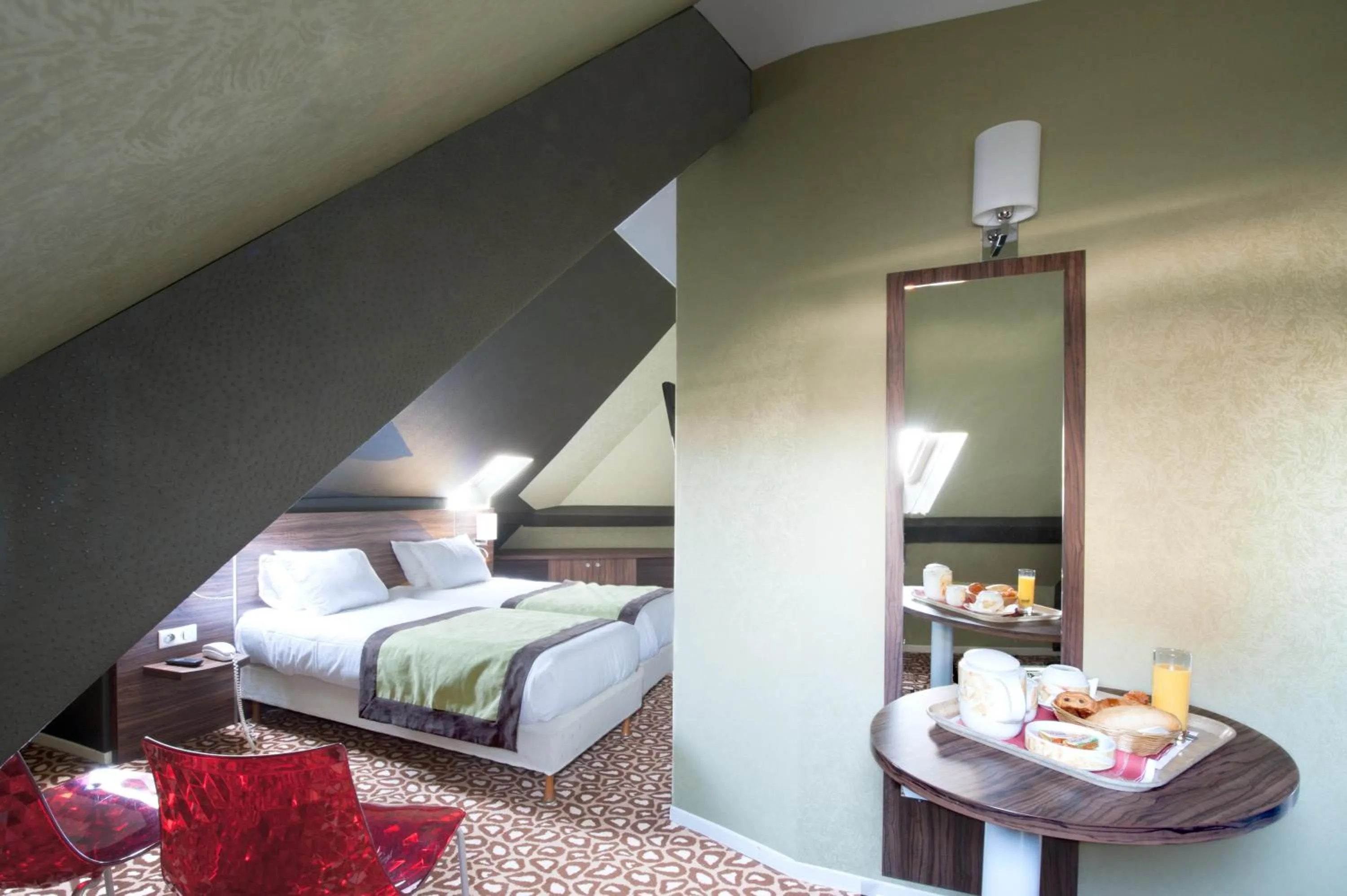 Photo of the whole room, Bed in Berkeley