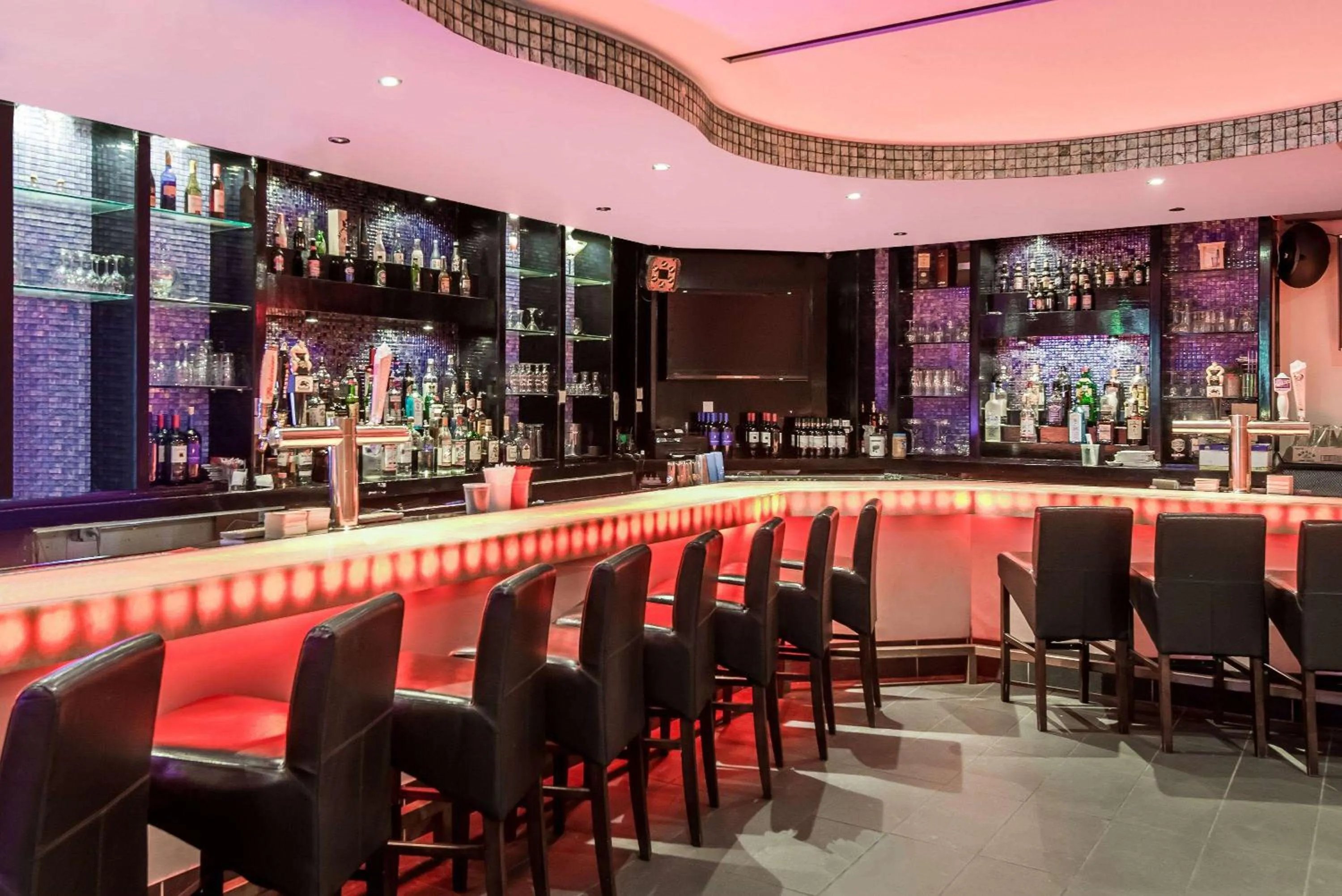 Restaurant/places to eat in Days Inn by Wyndham Hicksville Long Island