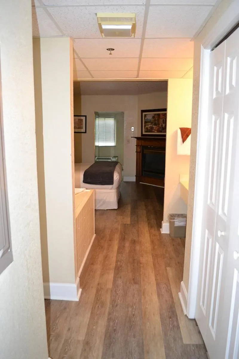 Bed in River Place Condos #509 1BD, 2 Bath