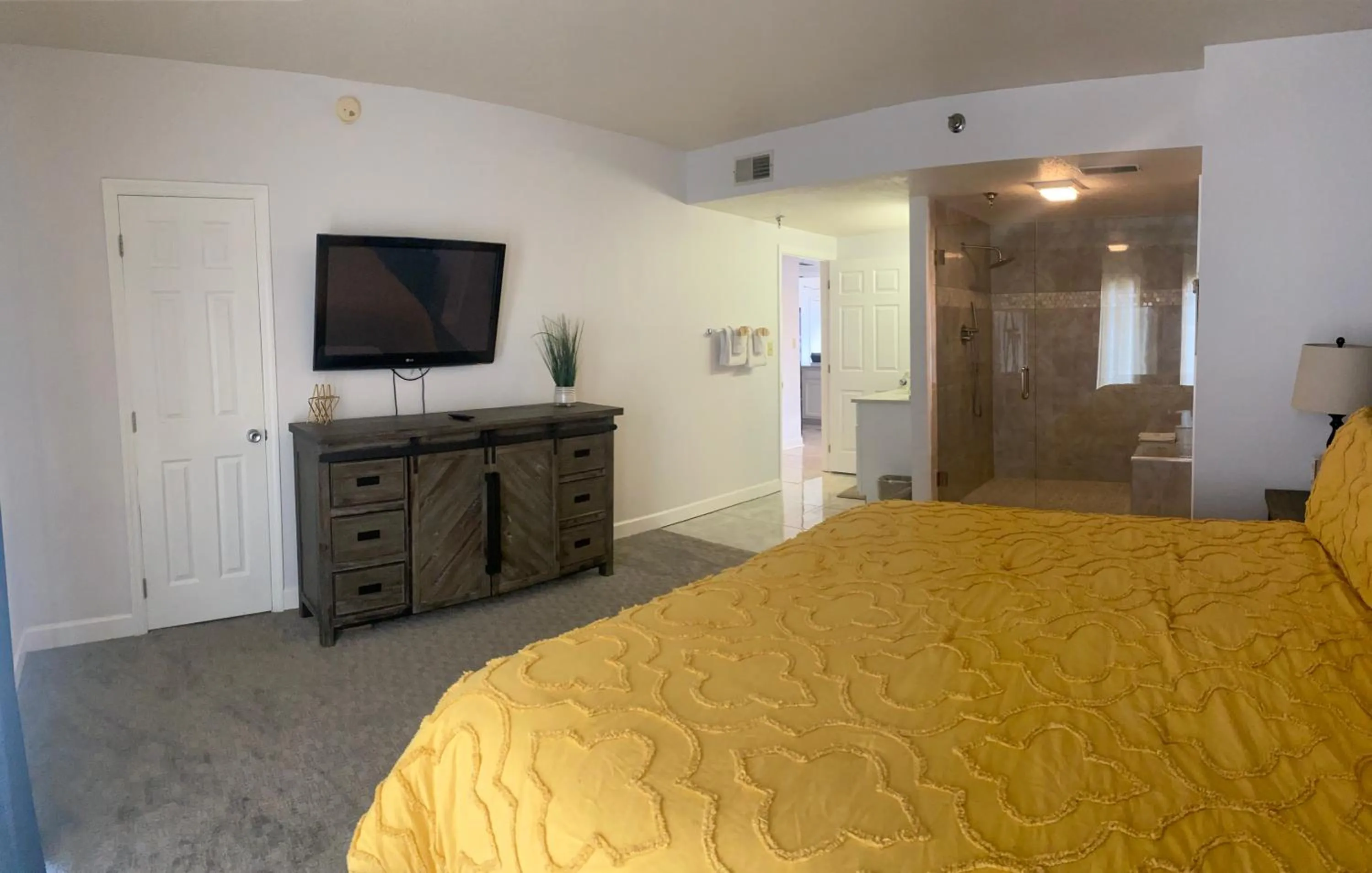 Bed in River Place Condos #711 3BD