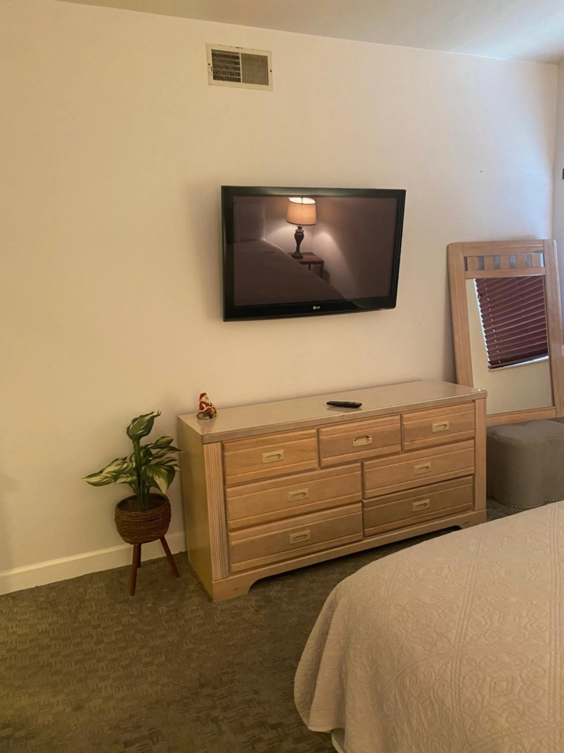 Bed in River Place Condos #711 3BD