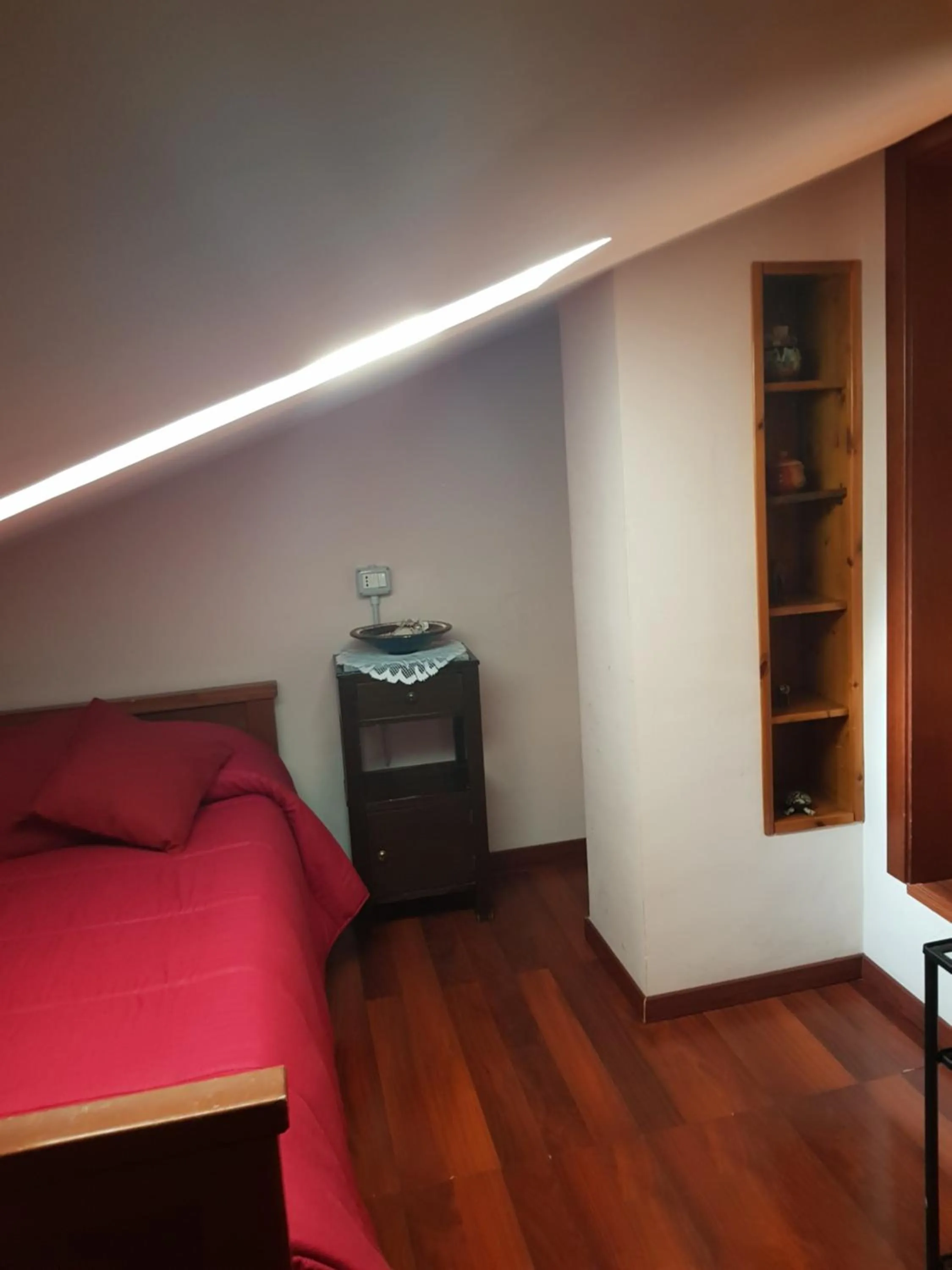 Photo of the whole room, Bed in Sassi's Loft