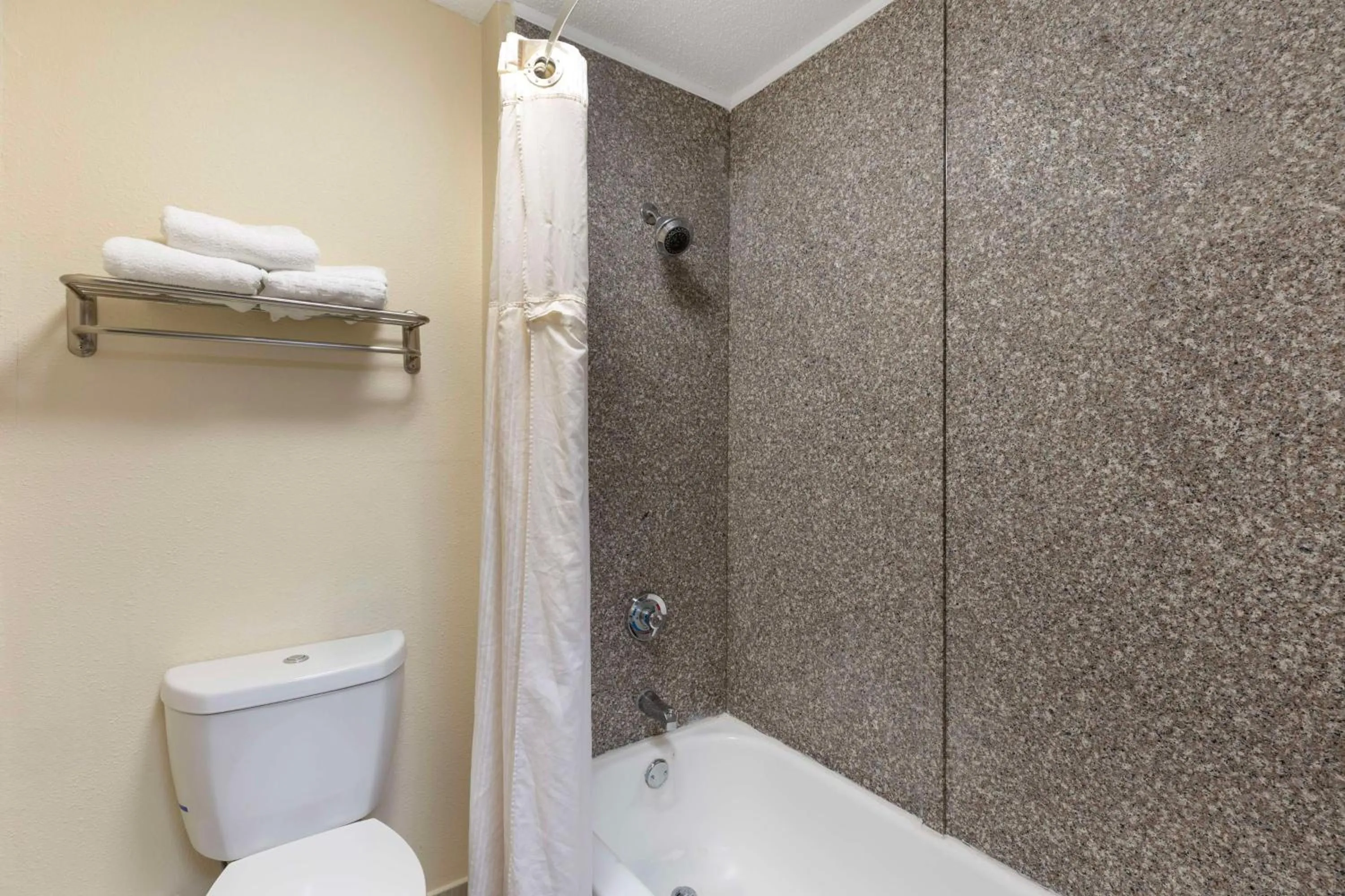 Bathroom in Best Western St. Louis Inn