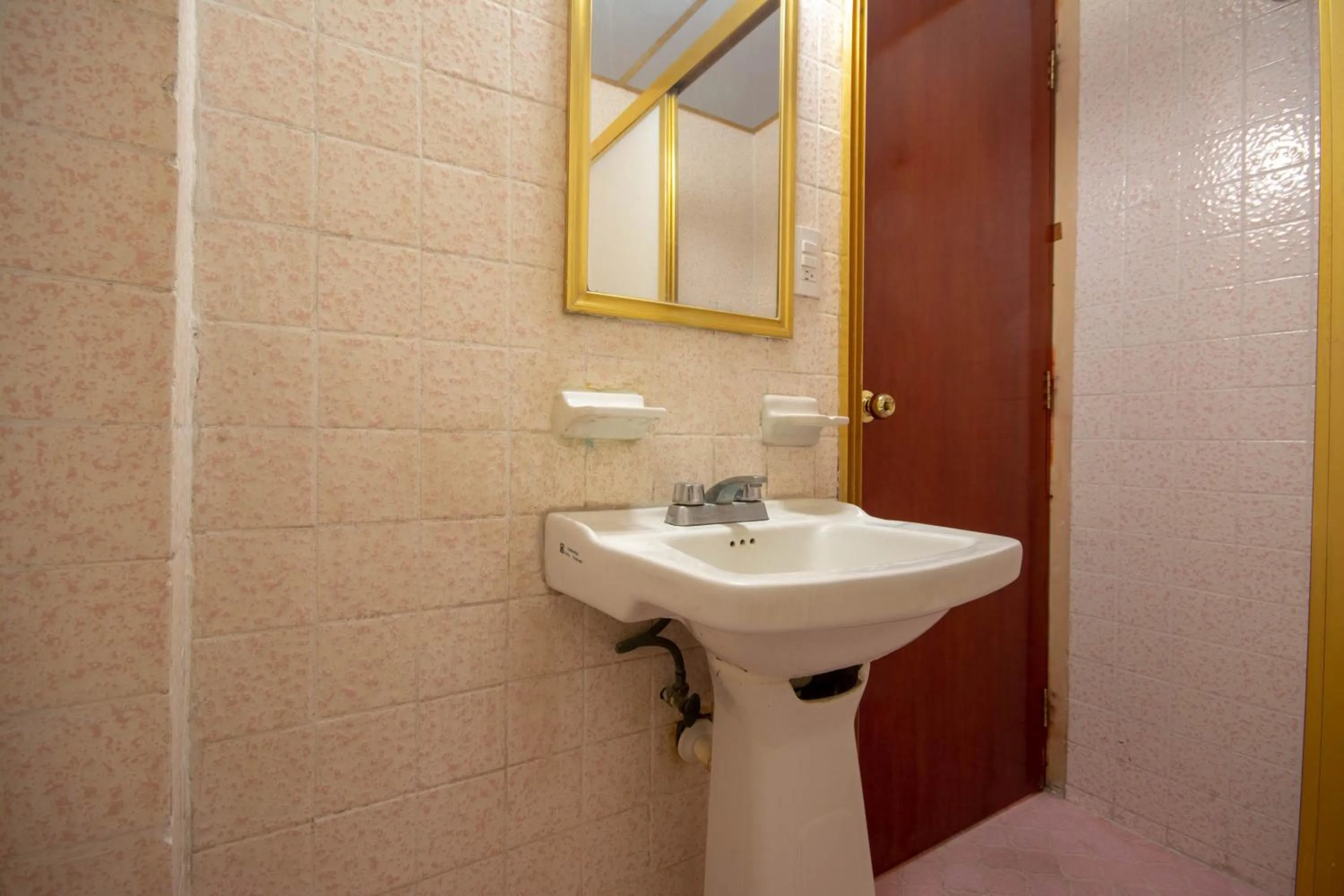 Bathroom in OYO Hotel Totonacapan, Papantla