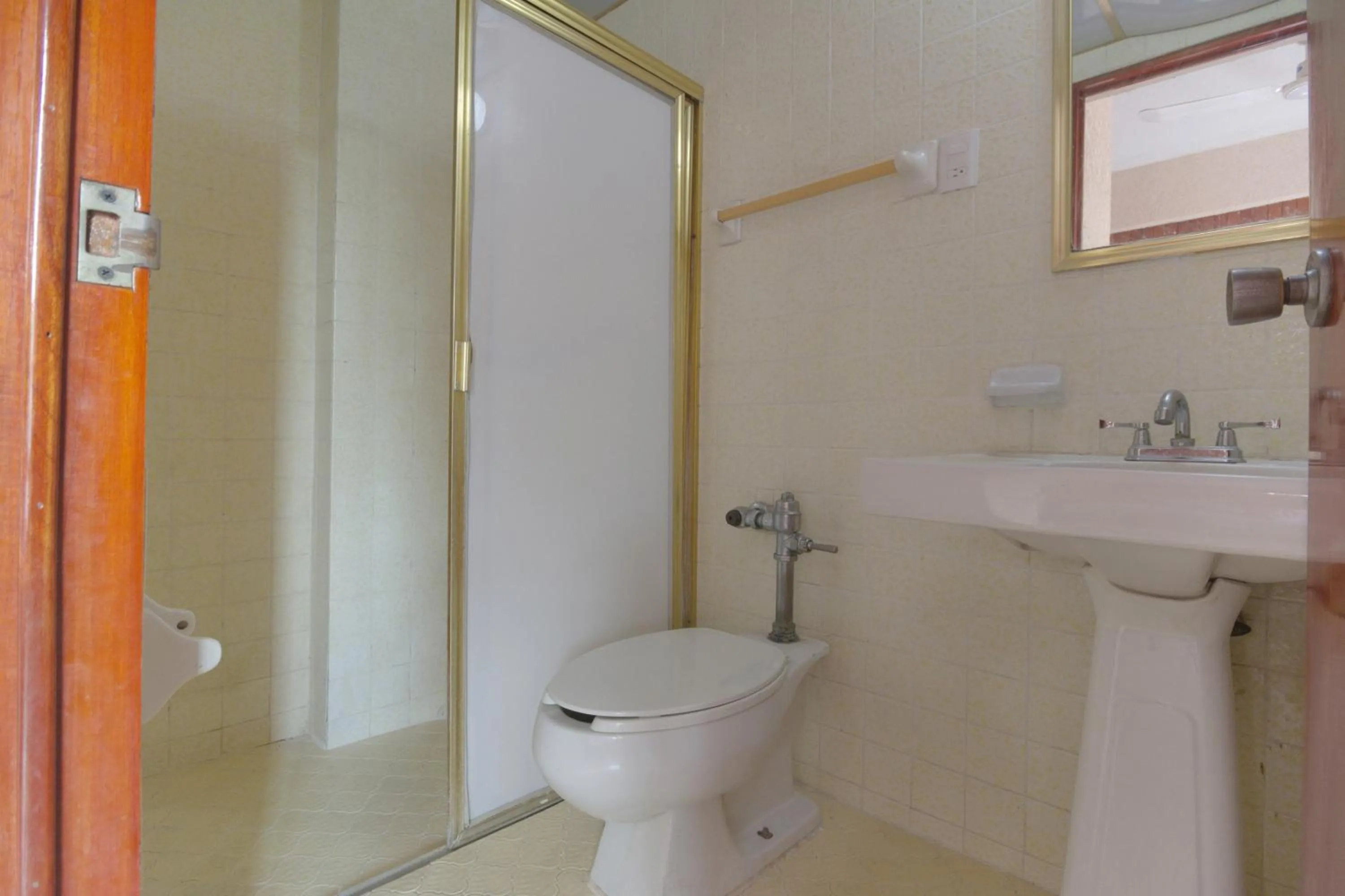 Bathroom in OYO Hotel Totonacapan, Papantla