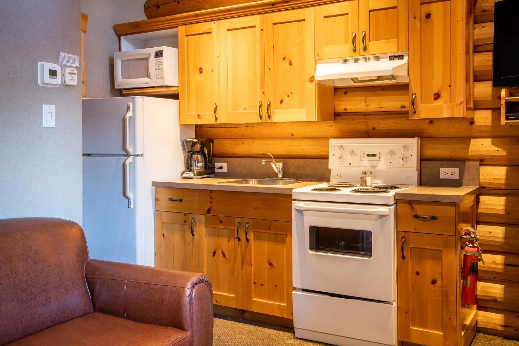 Kitchen or kitchenette in Miette Mountain Cabins