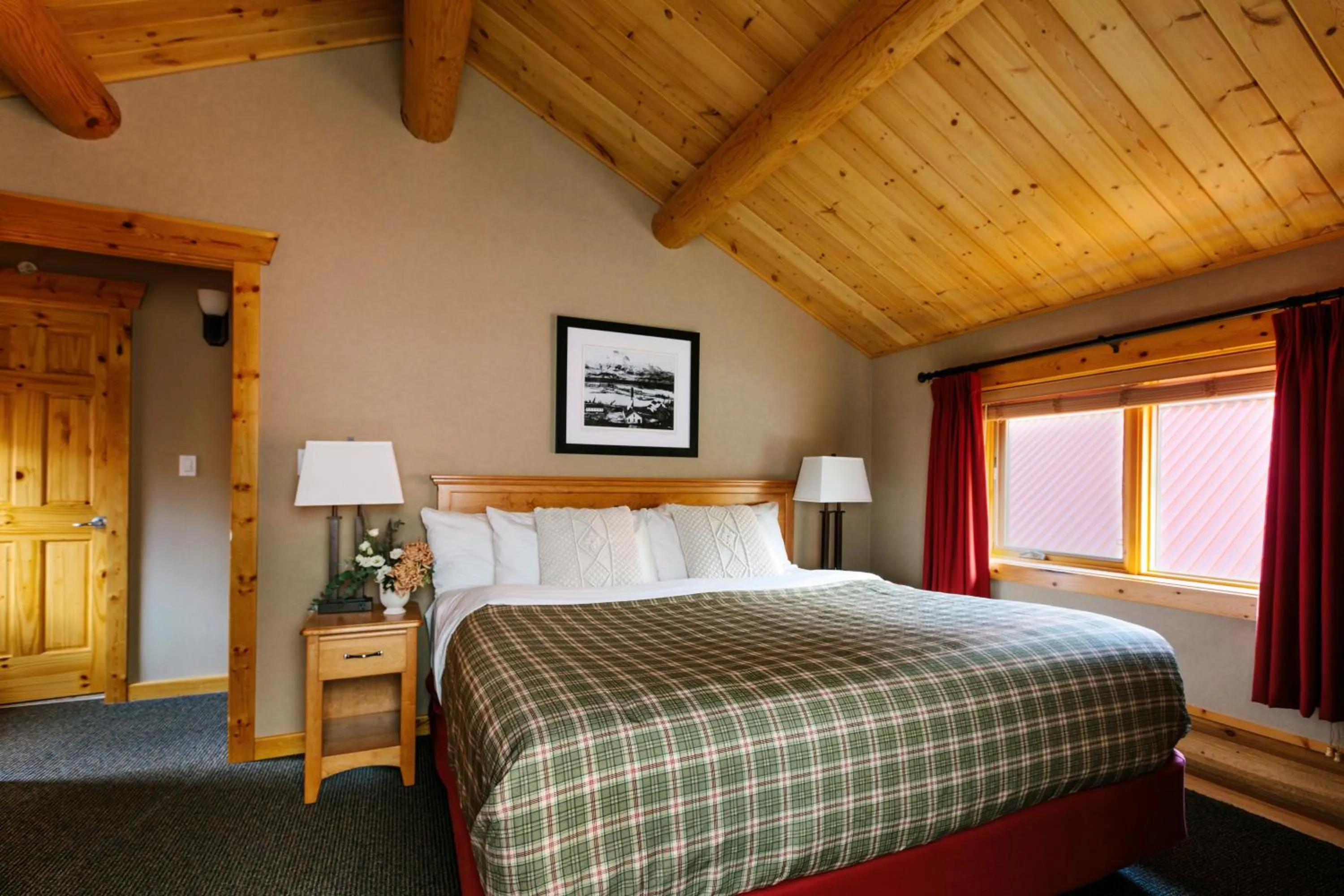 Bedroom, Bed in Miette Mountain Cabins