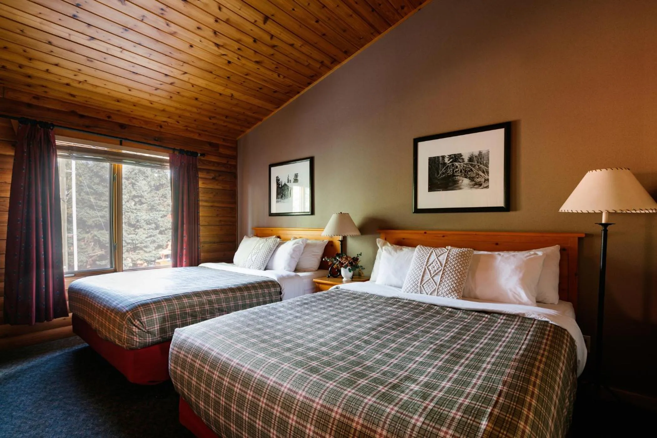 Bedroom, Bed in Miette Mountain Cabins