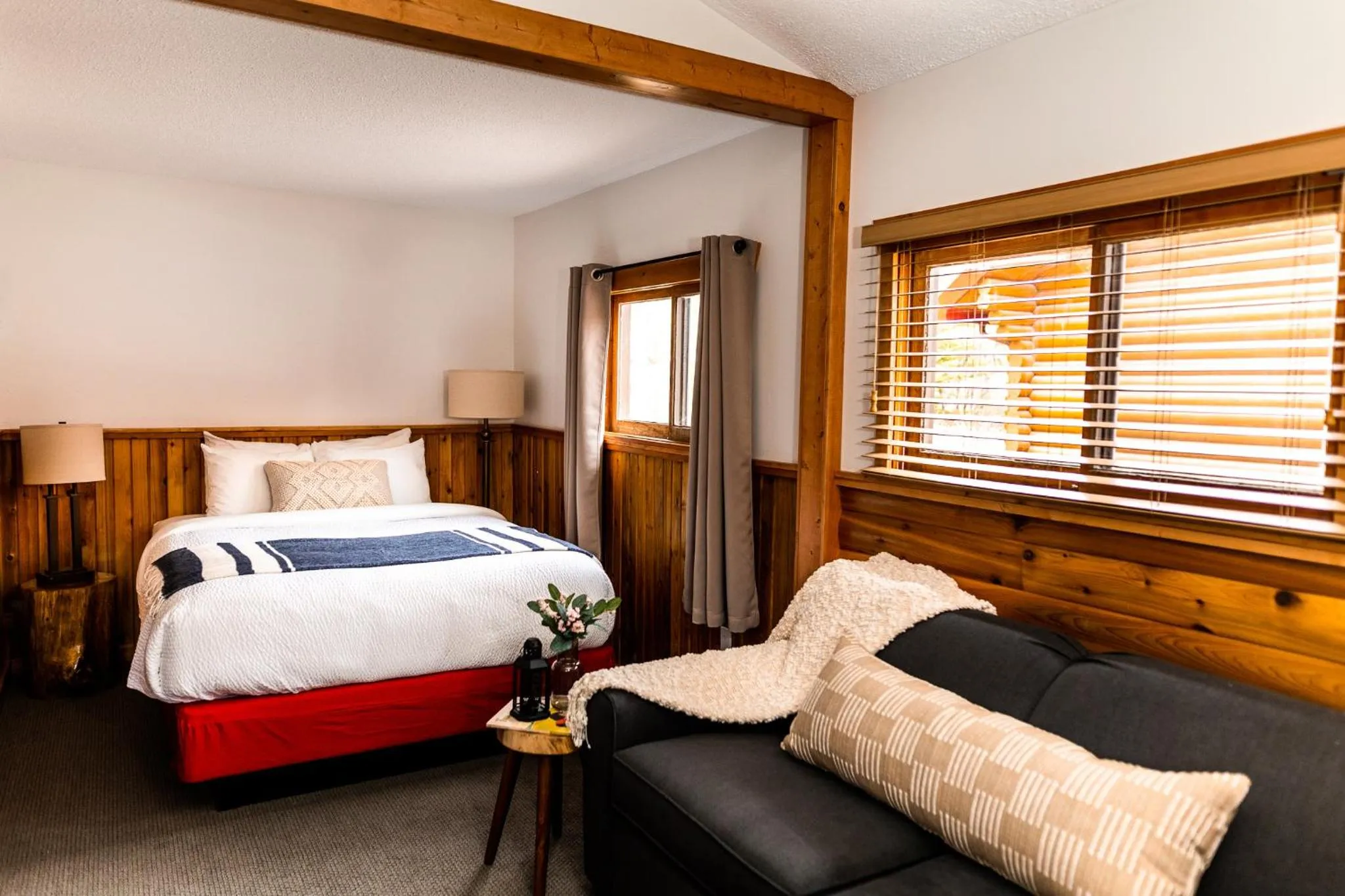Bedroom, Bed in Miette Mountain Cabins