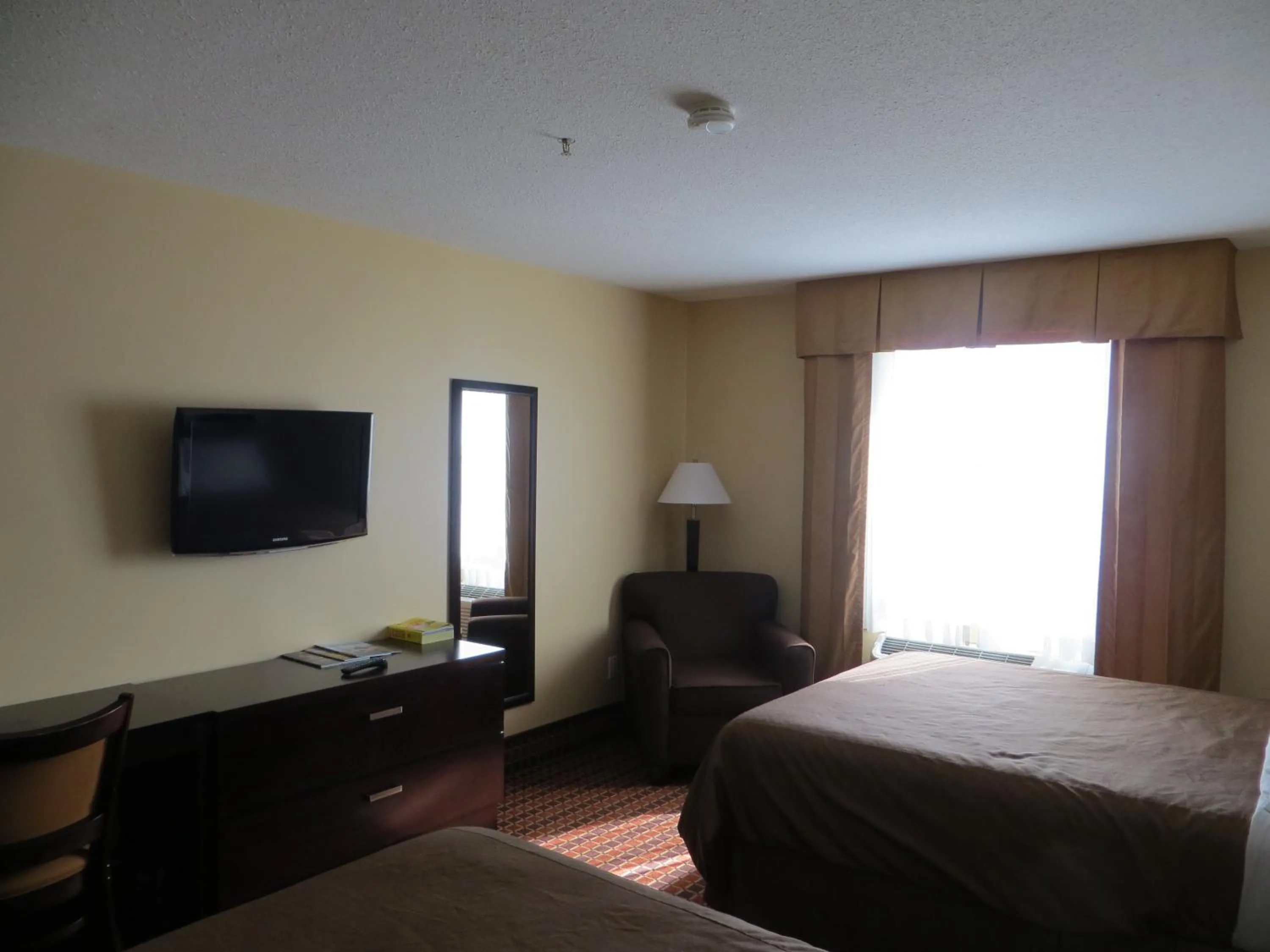 Bed in Poplar Tree Inn