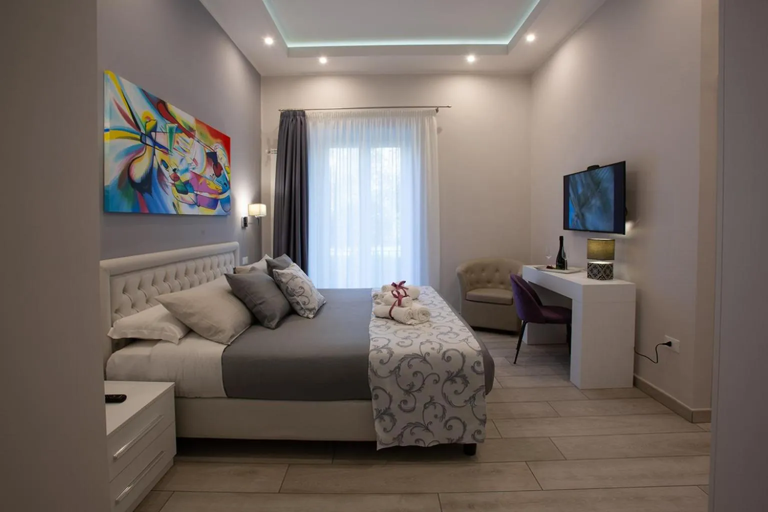 Photo of the whole room, Bed in ROYAL GARDENS