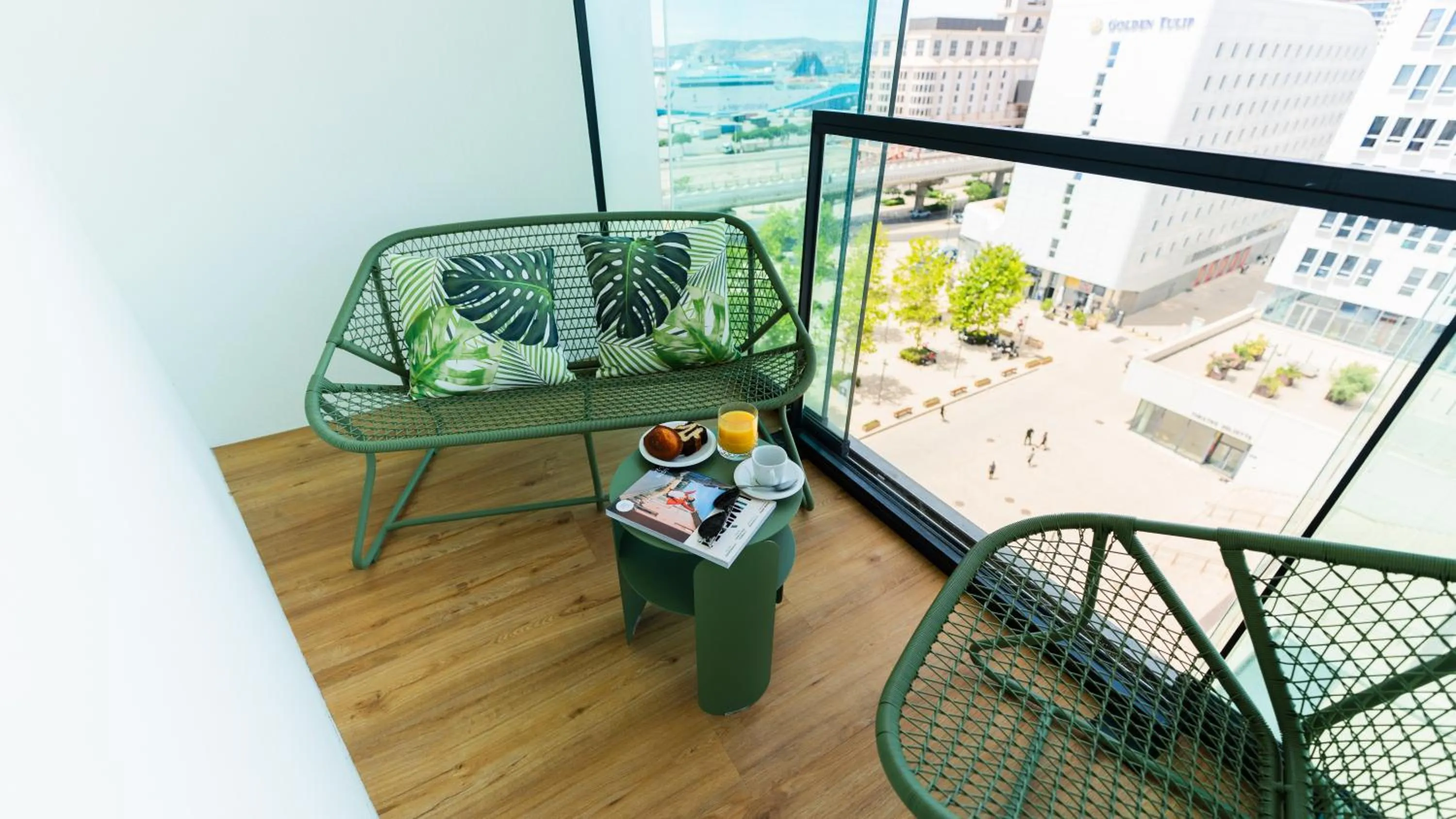 Balcony/Terrace in Novotel Suites Marseille Centre Euromed
