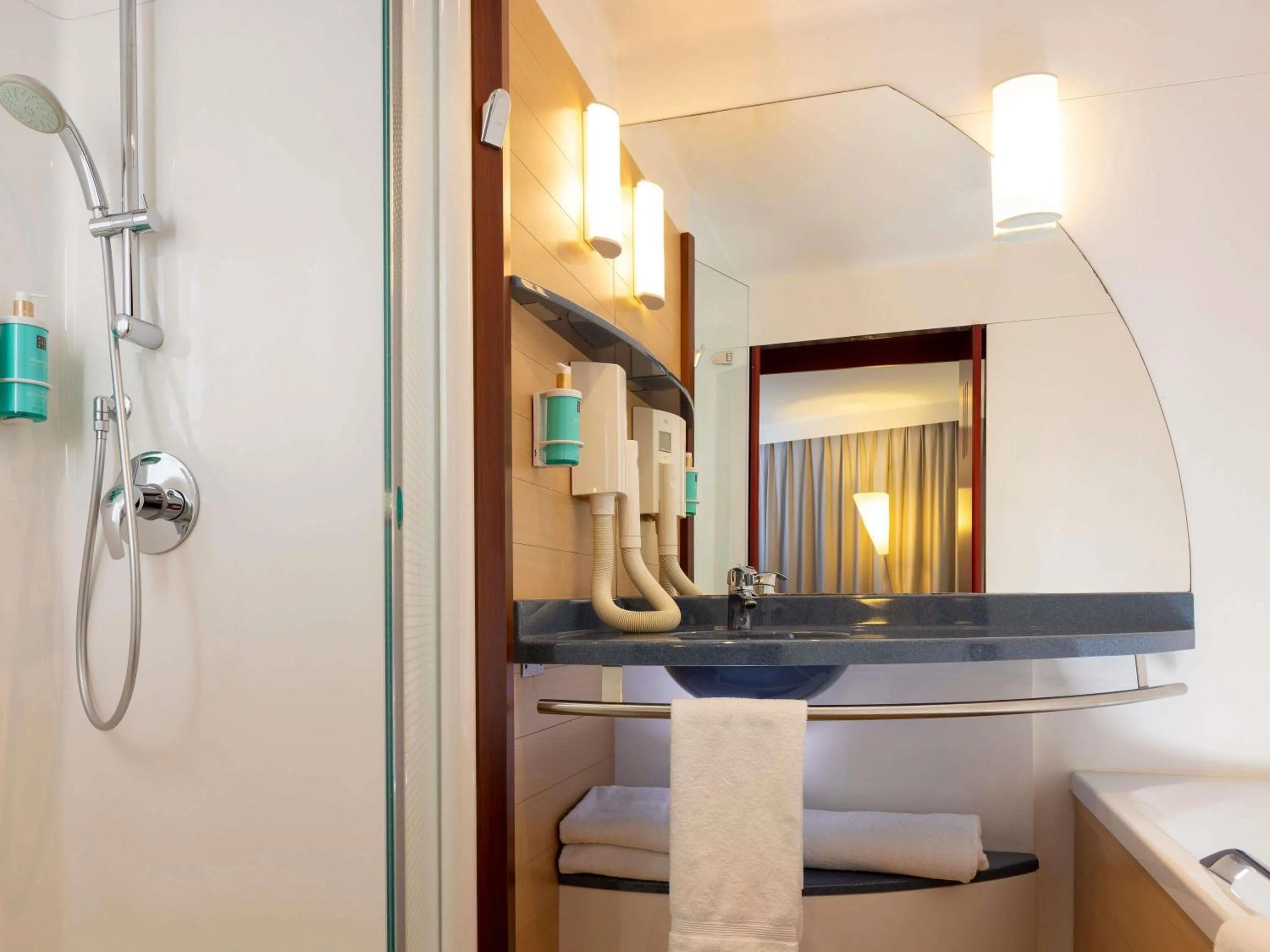 Bedroom in Novotel Suites Marseille Centre Euromed