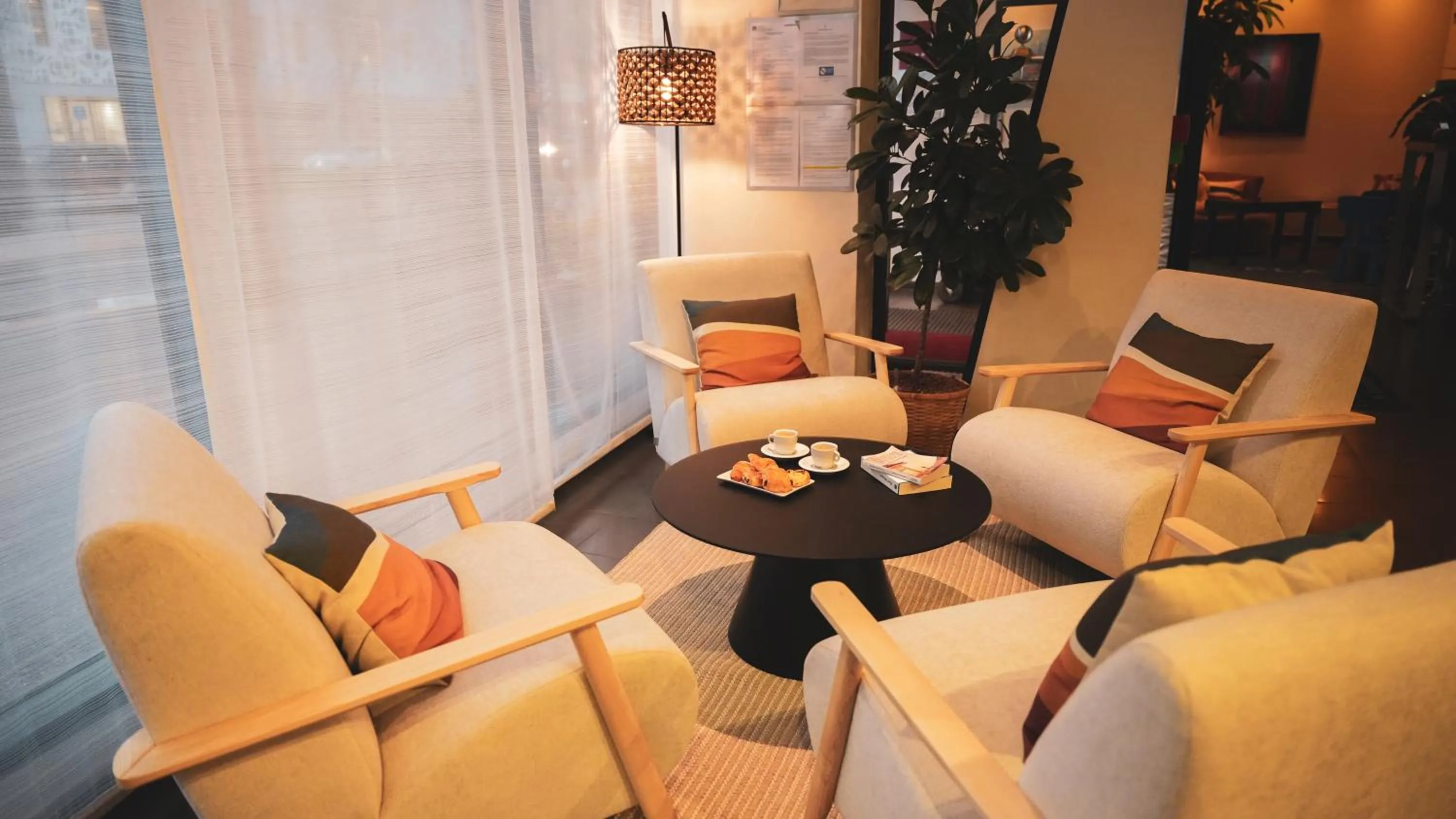 Lobby or reception in Novotel Suites Marseille Centre Euromed