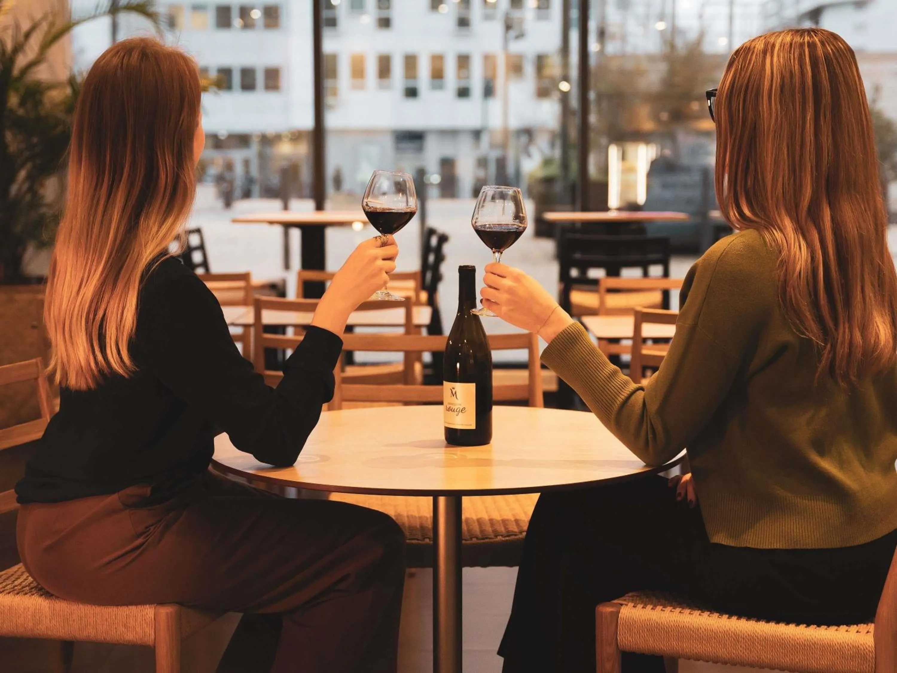 Lounge or bar in Novotel Suites Marseille Centre Euromed