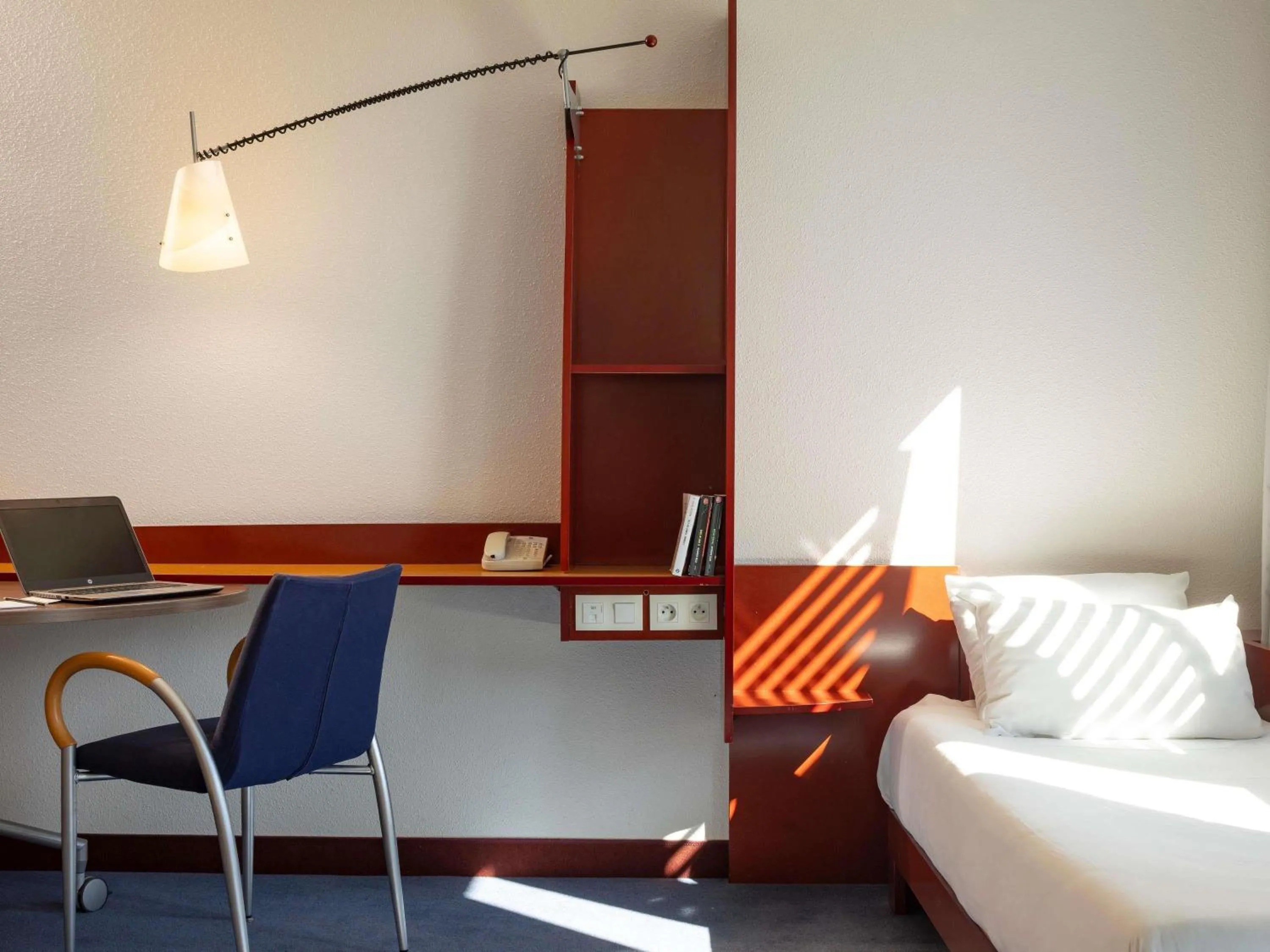 Bedroom, Bed in Novotel Suites Marseille Centre Euromed