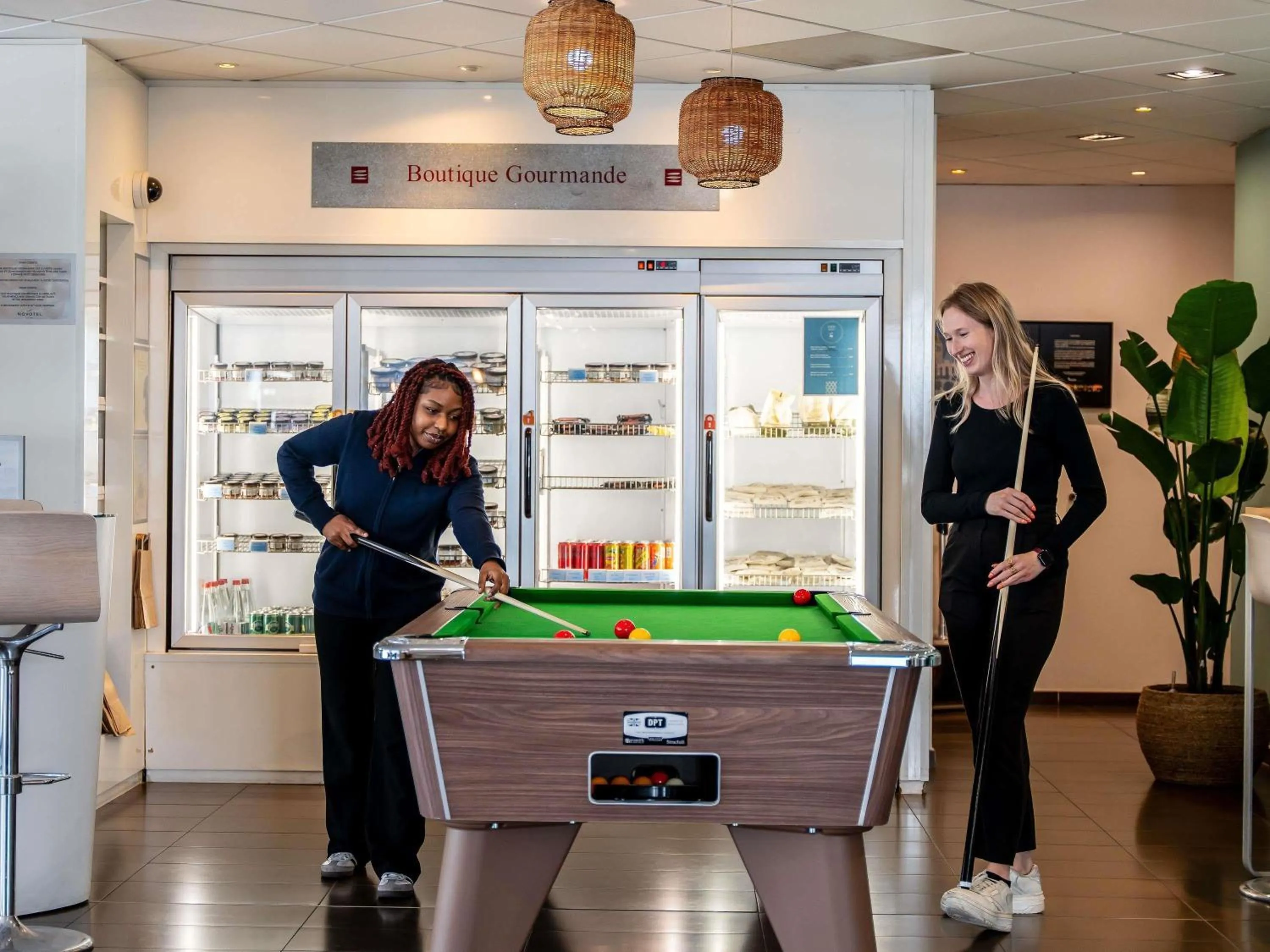 Lounge or bar in Novotel Suites Marseille Centre Euromed