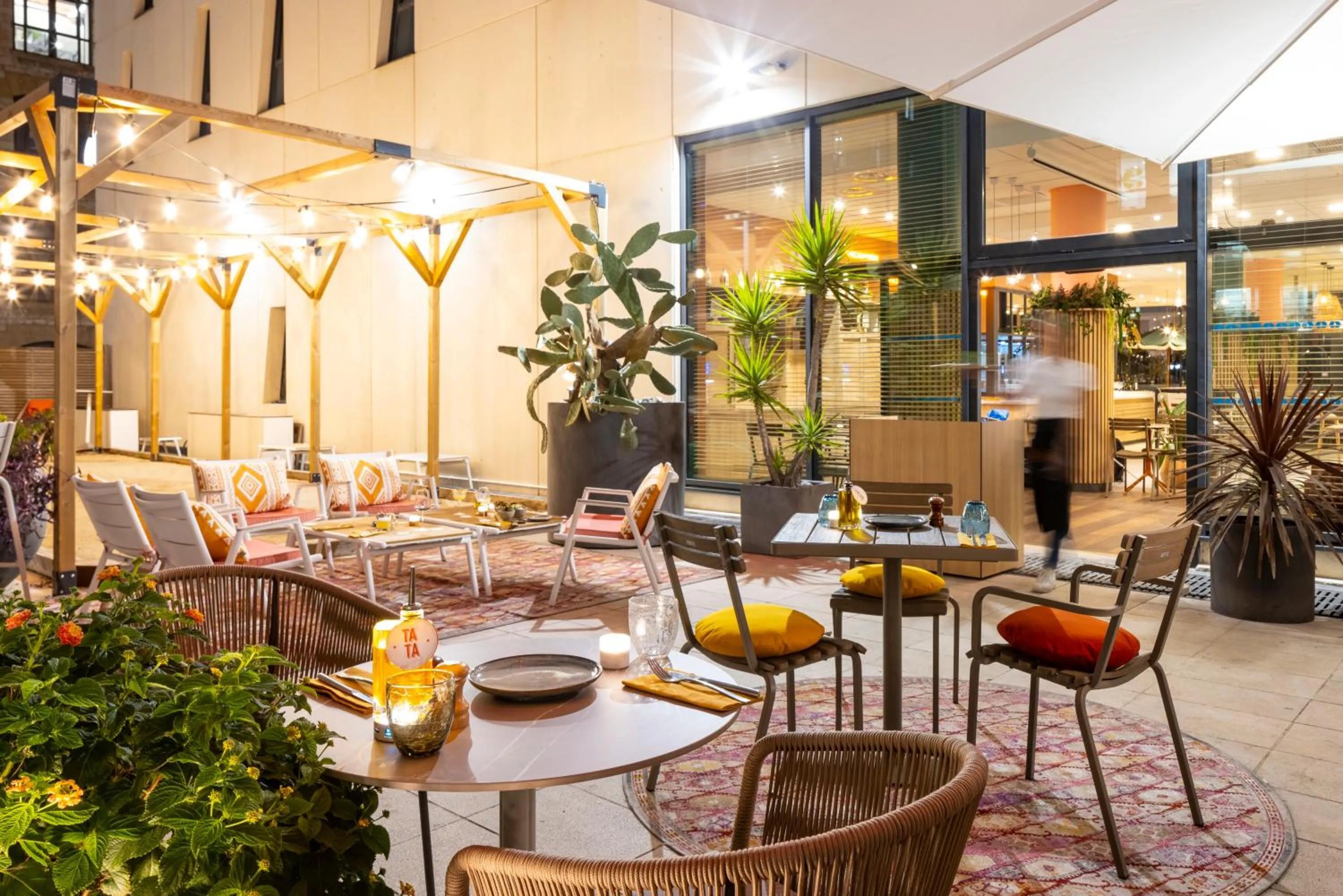Restaurant/places to eat in Novotel Suites Marseille Centre Euromed