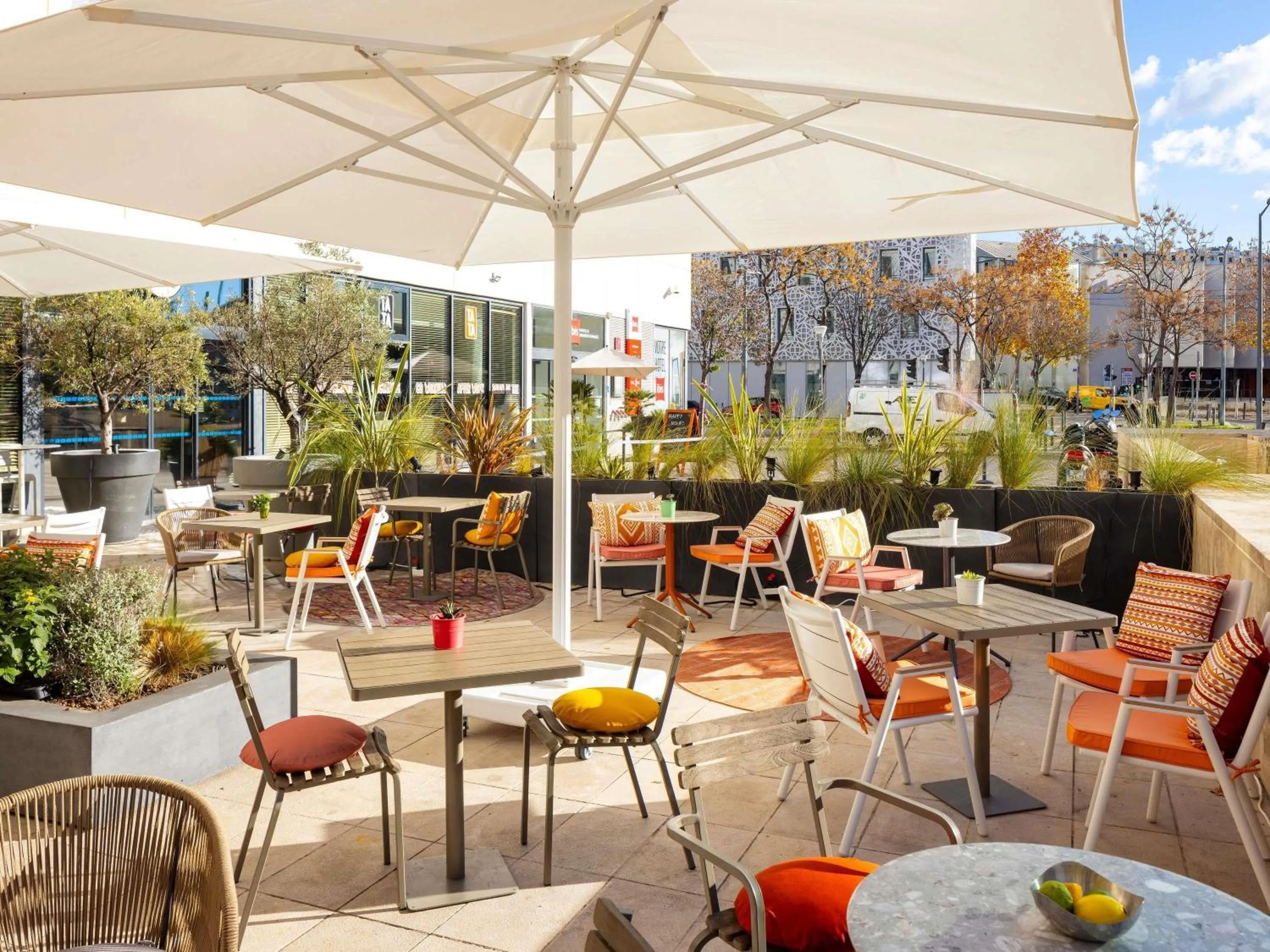 Restaurant/places to eat in Novotel Suites Marseille Centre Euromed