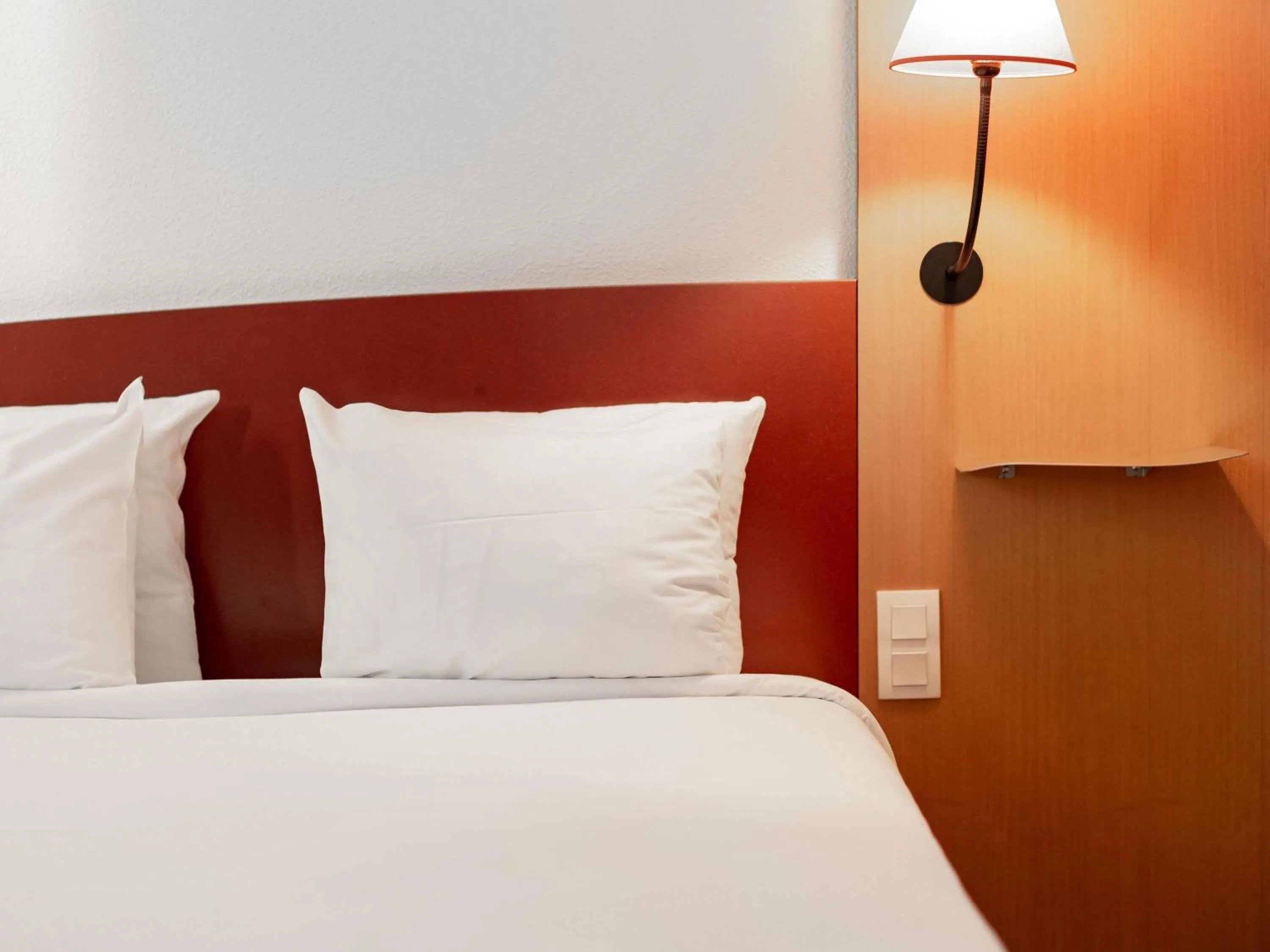 Bedroom, Bed in Novotel Suites Marseille Centre Euromed