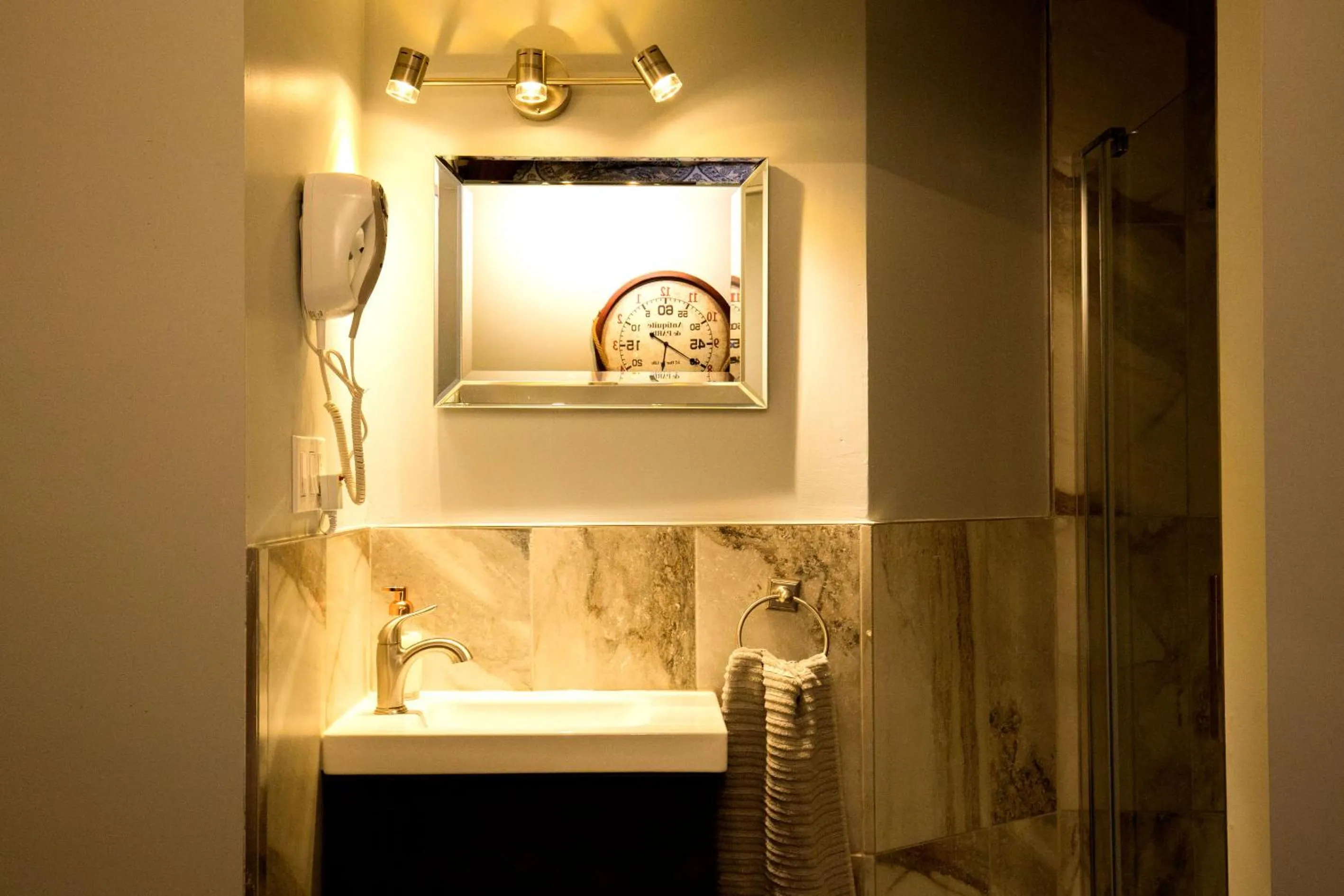 Shower in The Only Backpacker's Inn