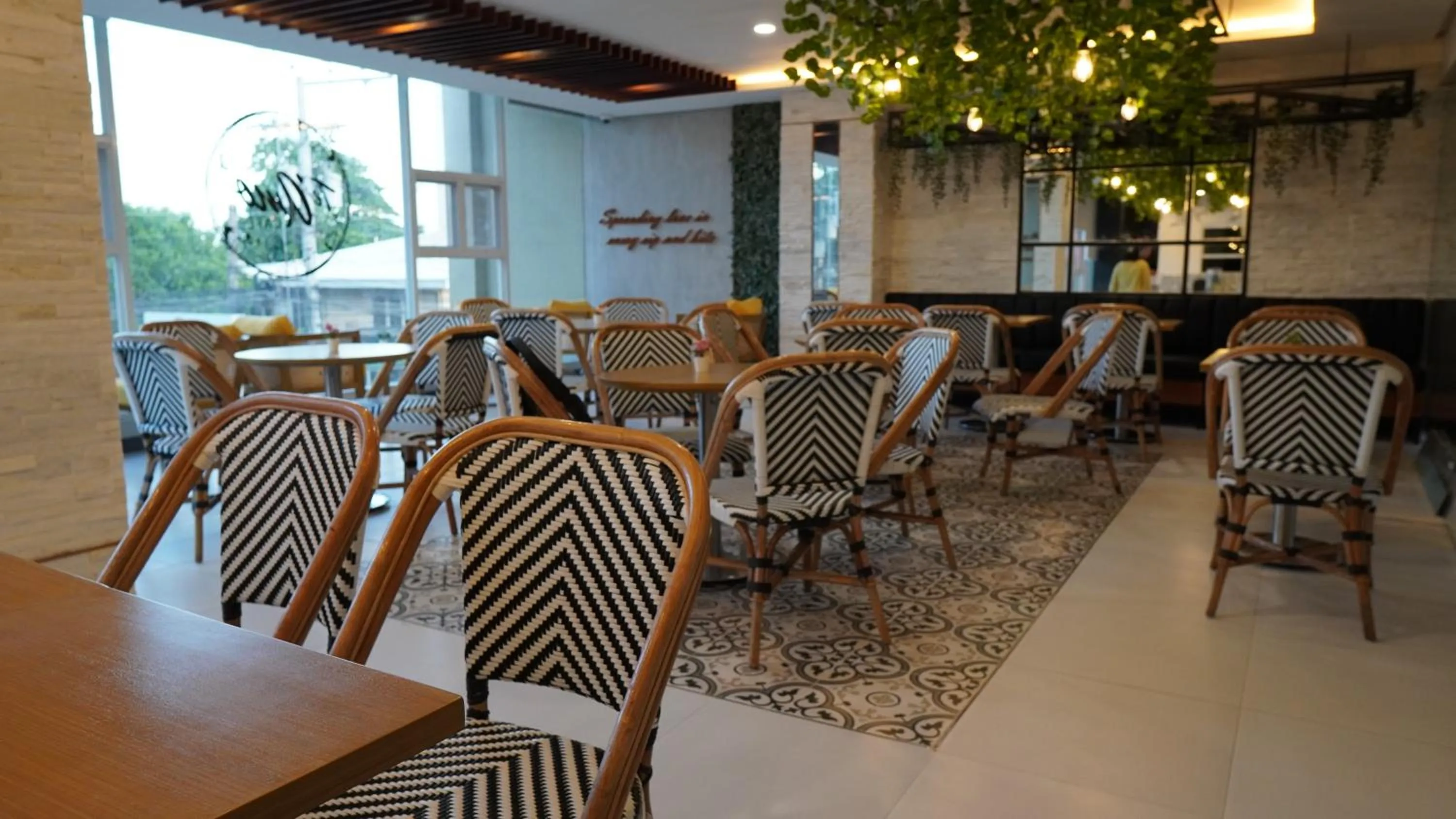 Restaurant/places to eat in Hotel One