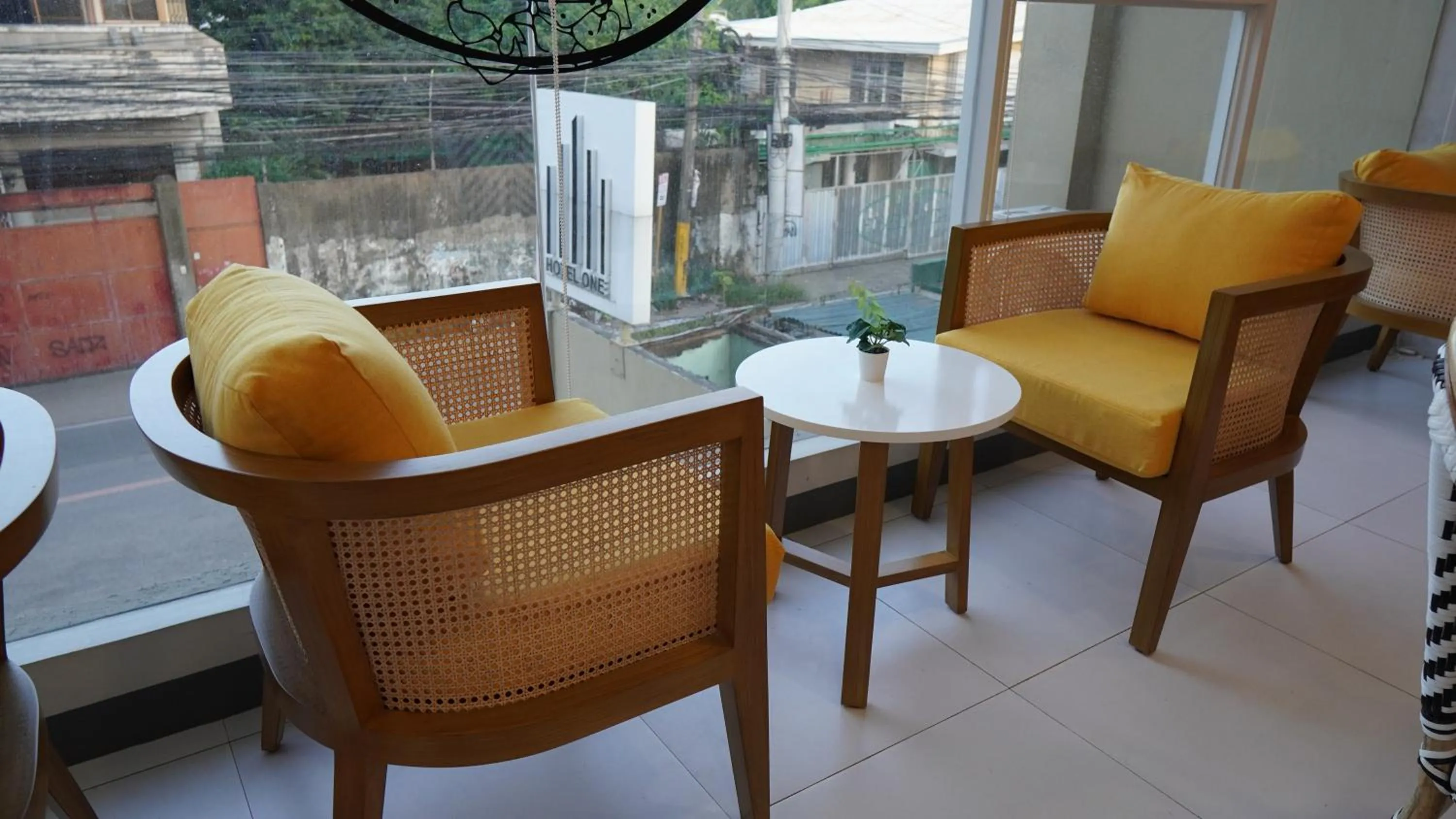 Restaurant/places to eat in Hotel One