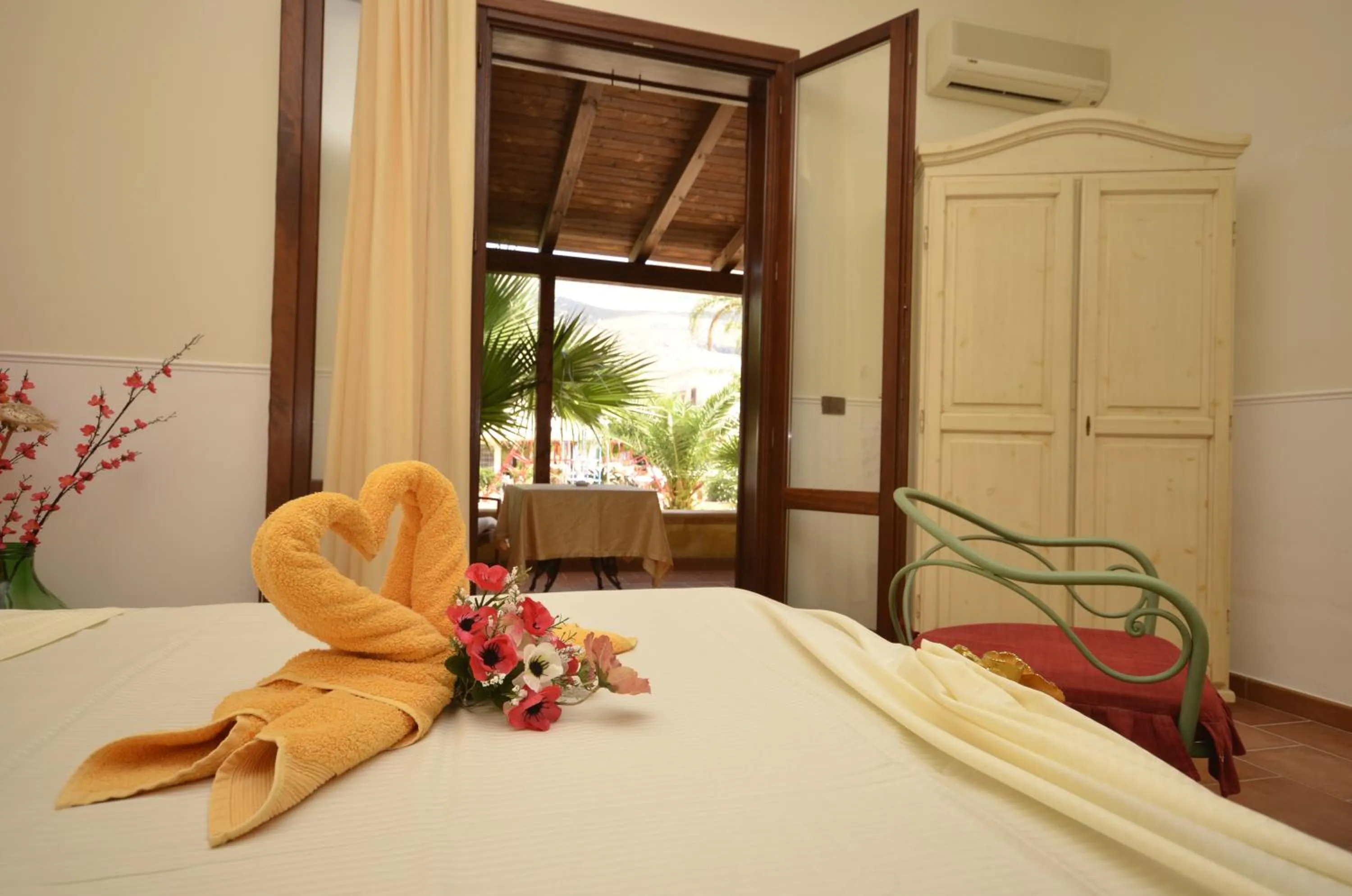 Decorative detail, Bed in Hotel Oasi da Paolo