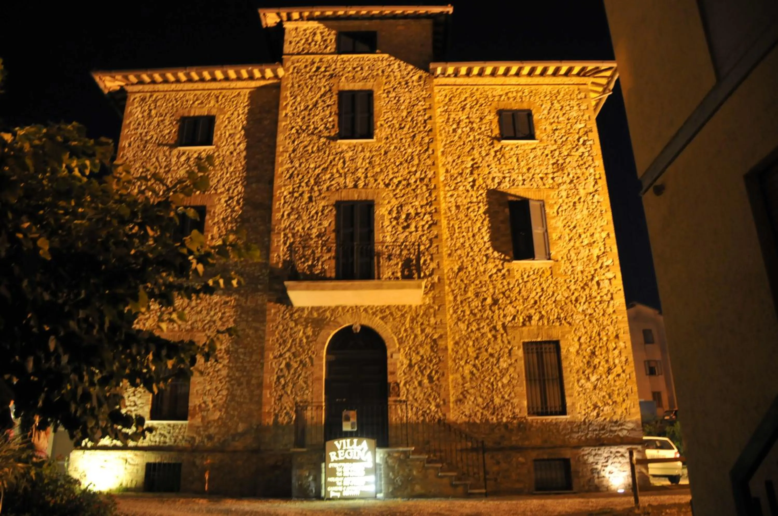 Facade/entrance in Villa Regina