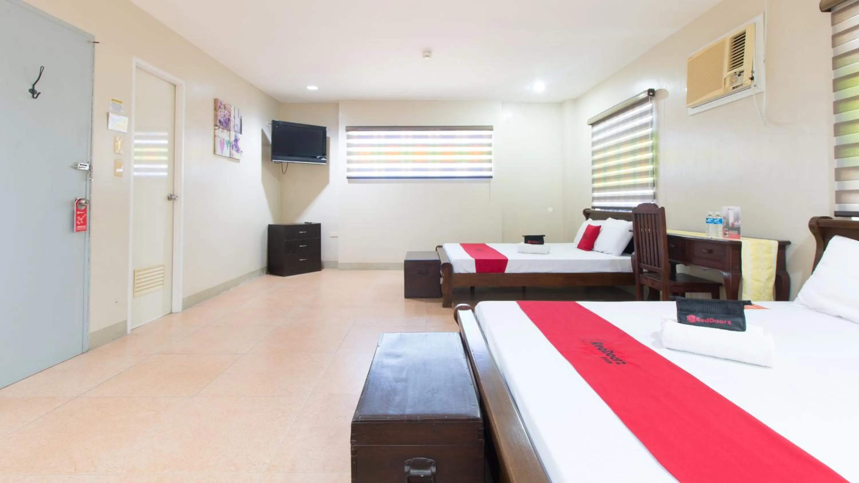 Photo of the whole room, Bed in RedDoorz at Teofila Lodge