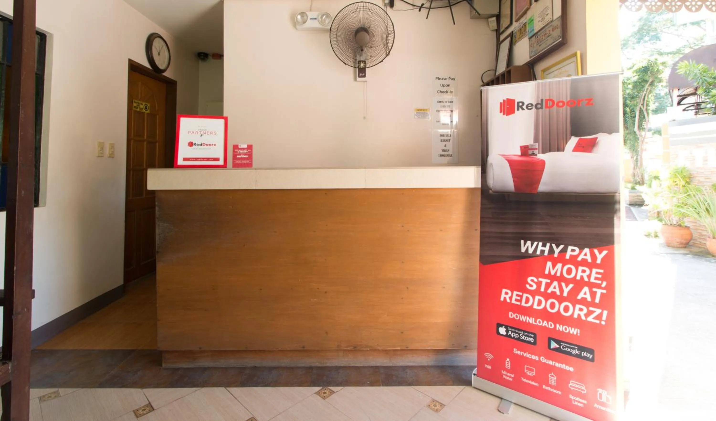 Lobby or reception in RedDoorz at Teofila Lodge