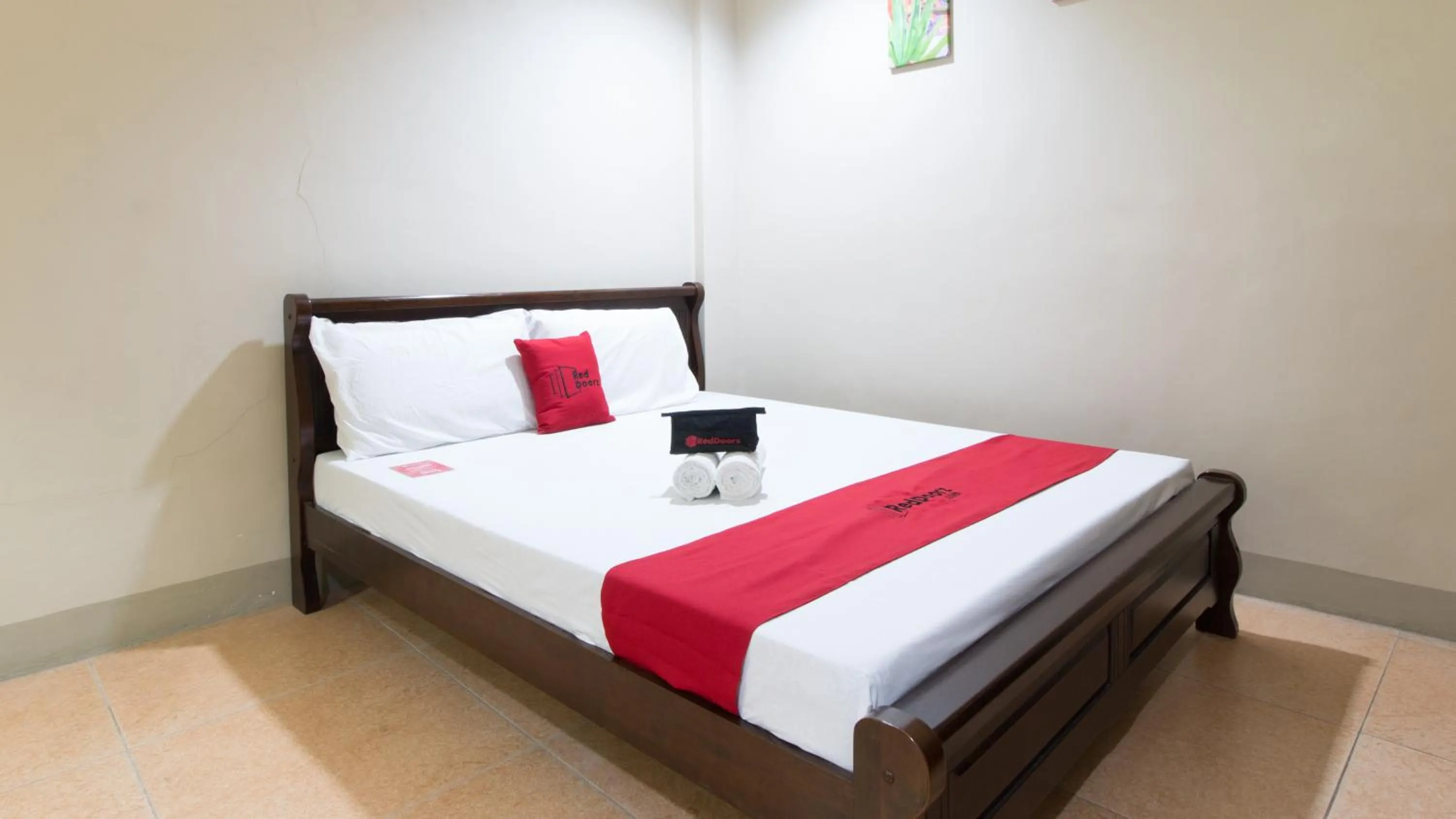 Bed in RedDoorz at Teofila Lodge