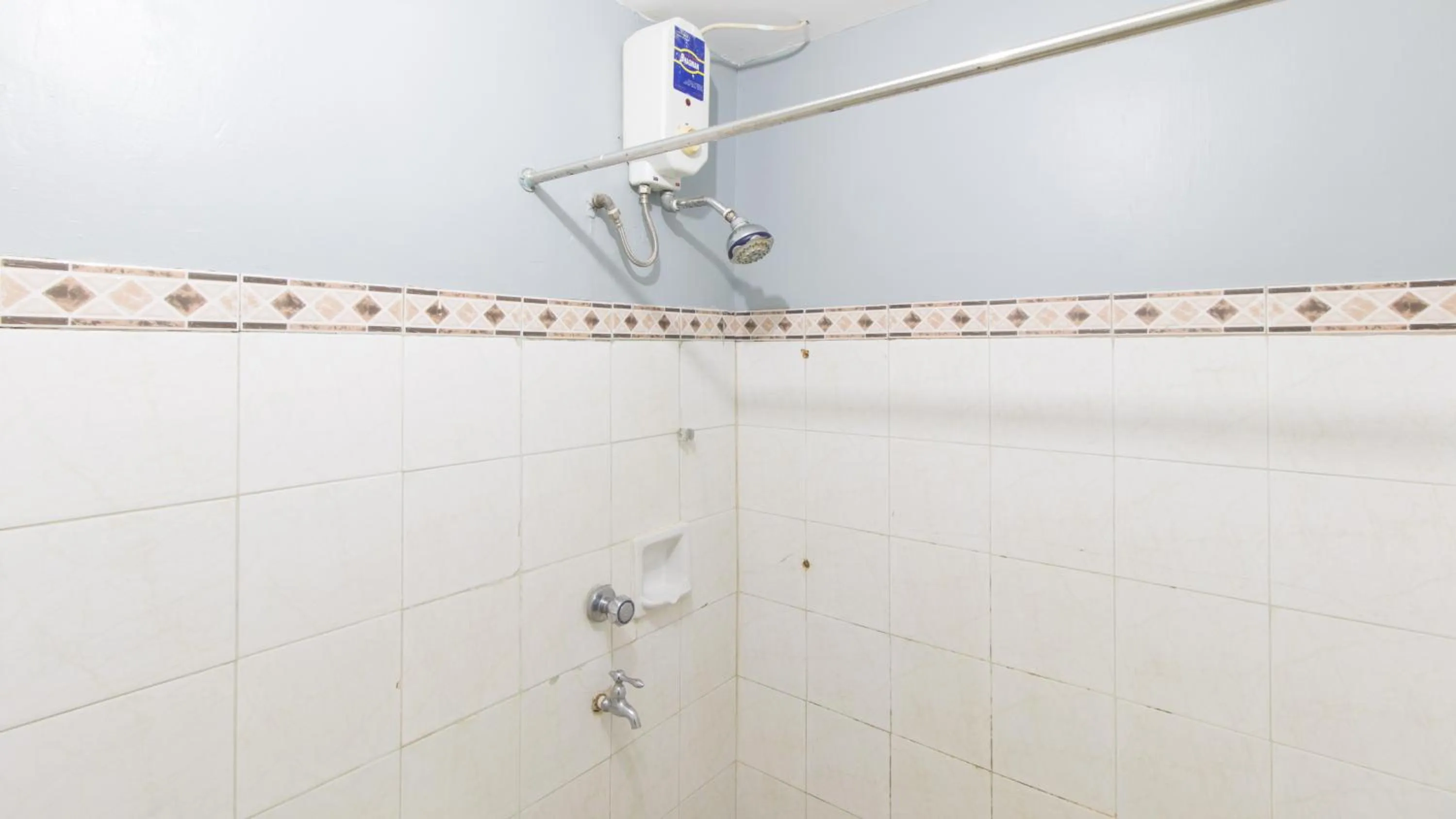 Shower in RedDoorz at Teofila Lodge