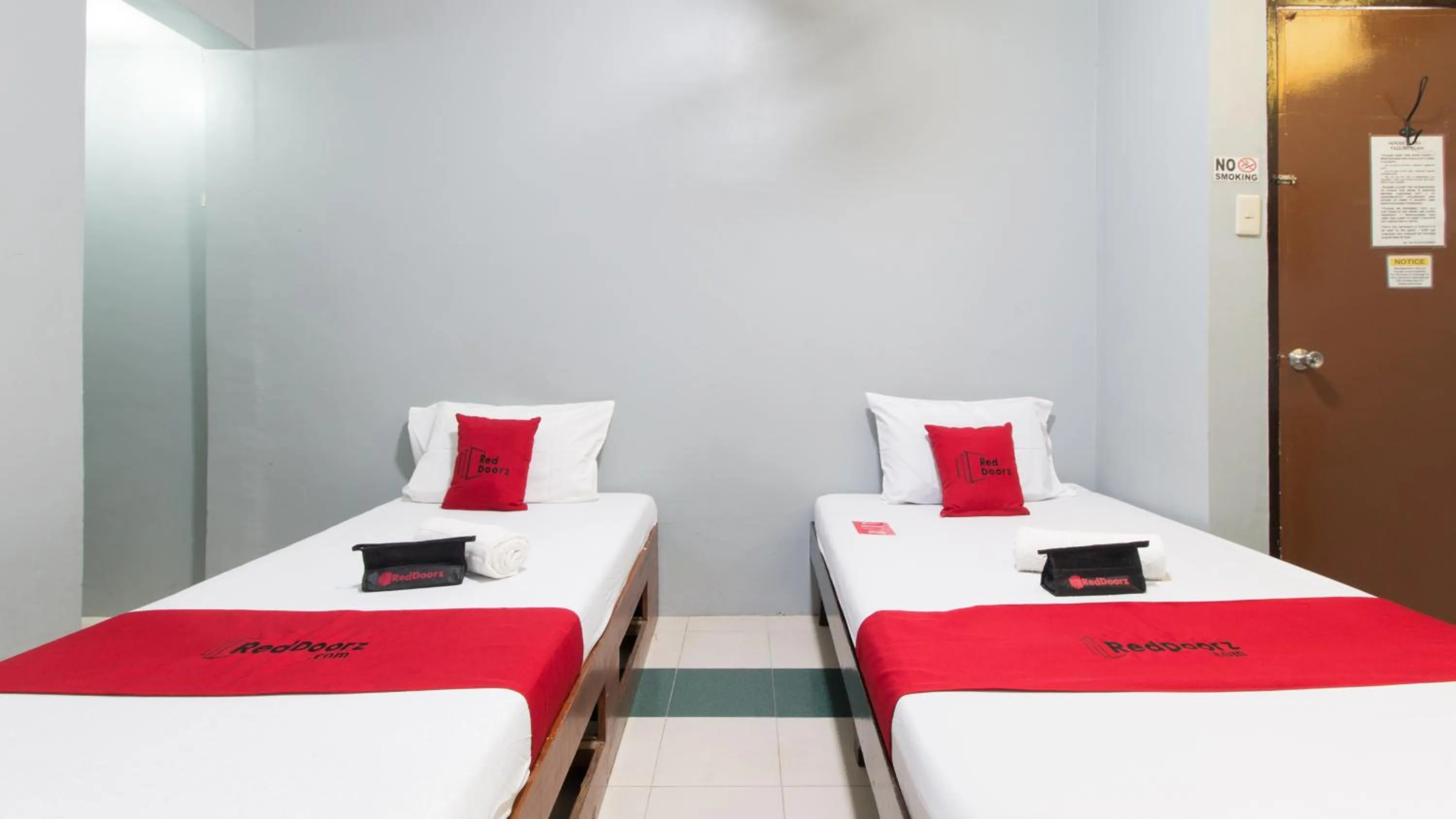 Bed in RedDoorz at Teofila Lodge