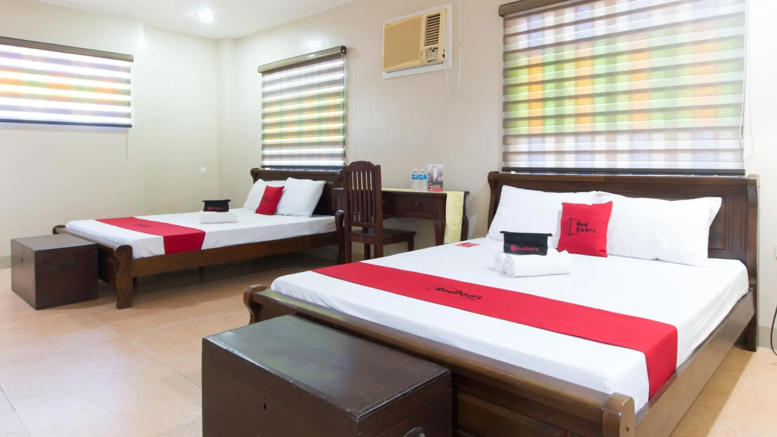 Deluxe Room in RedDoorz at Teofila Lodge Deluxe Room in RedDoorz at Teofila Lodge