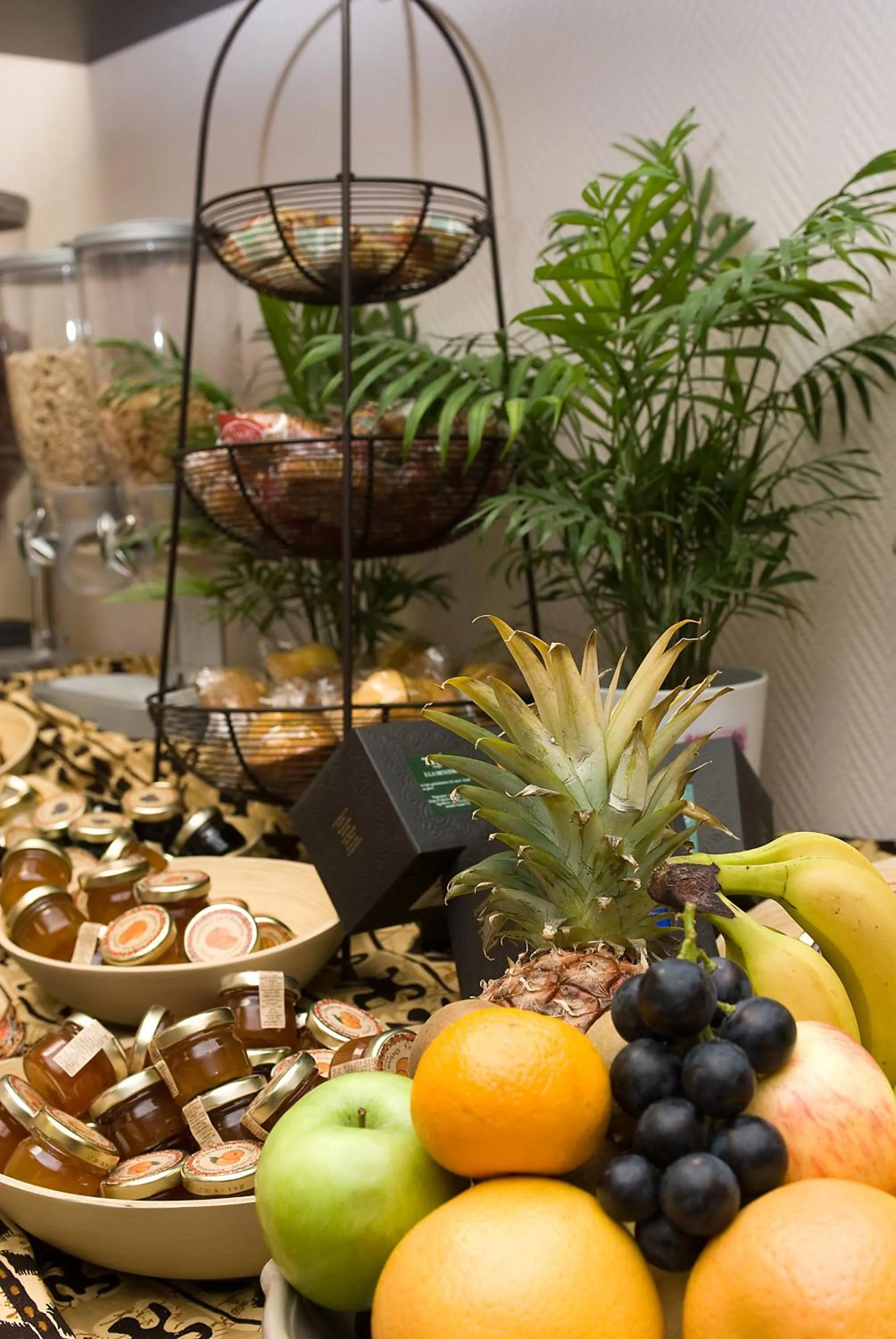 Food in Hôtel L'Iroko The Originals City