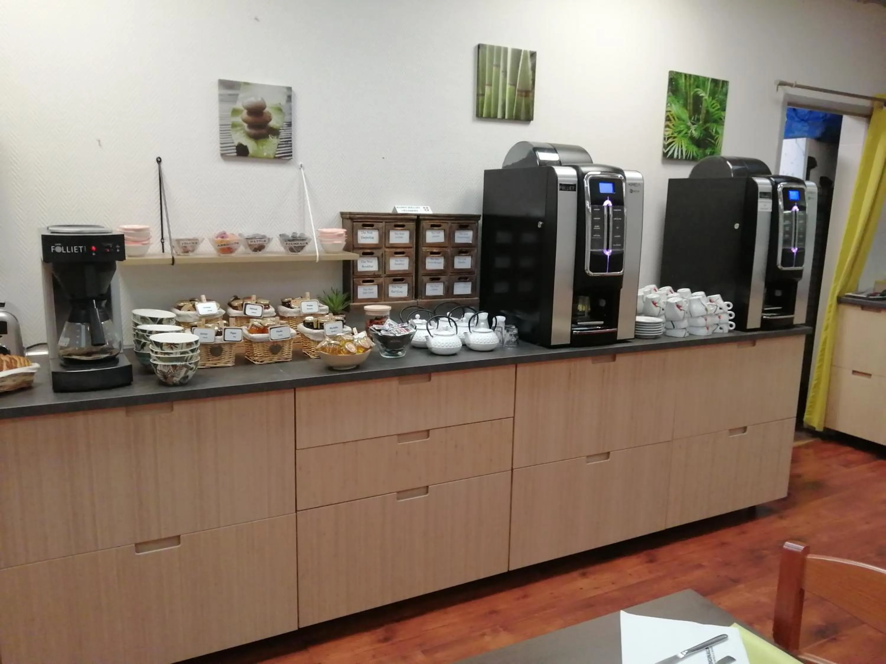 Food and drinks in Hôtel L'Iroko The Originals City