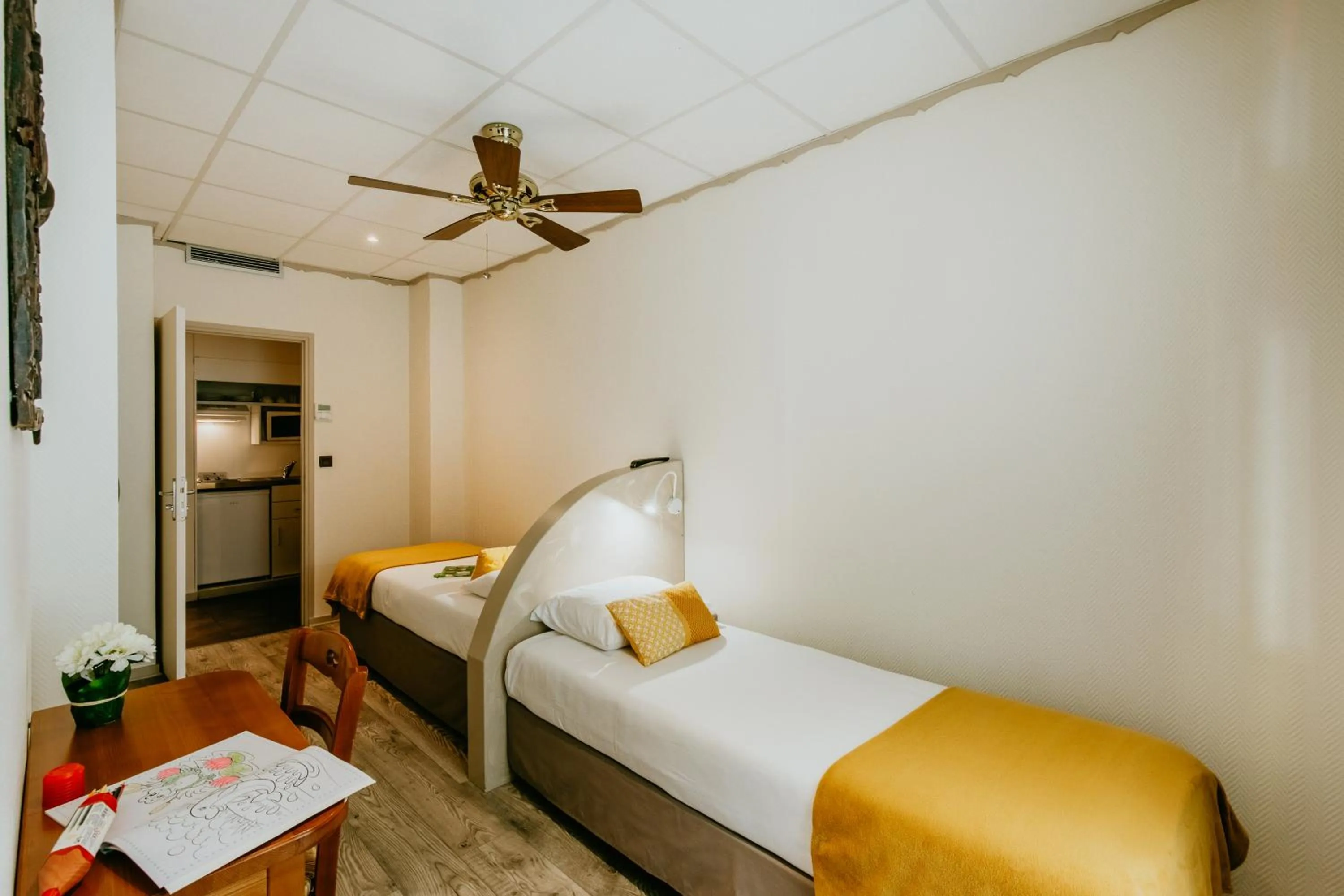 Bed in Hôtel L'Iroko The Originals City